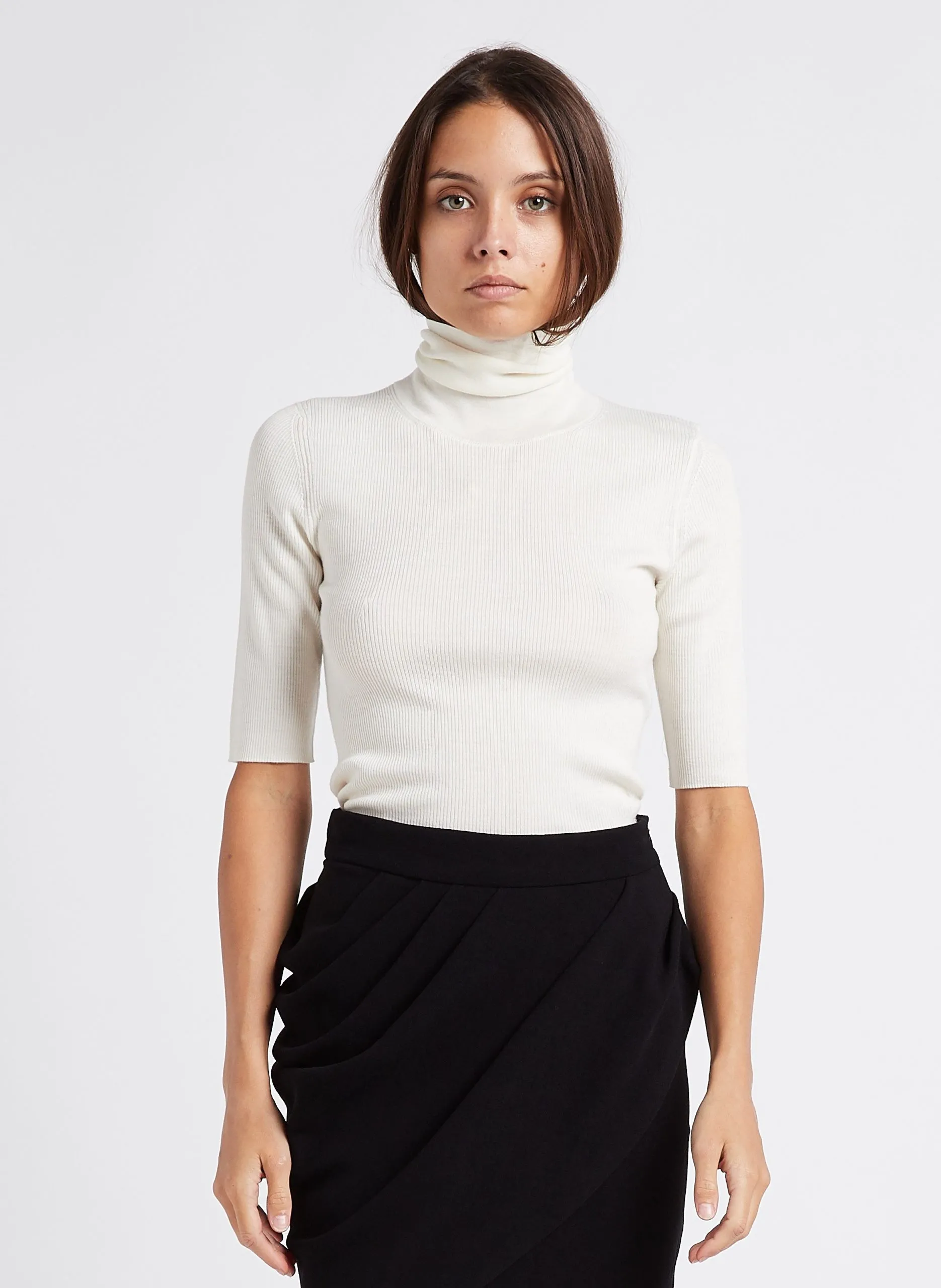 Pull moulant col roulé en laine Blanc