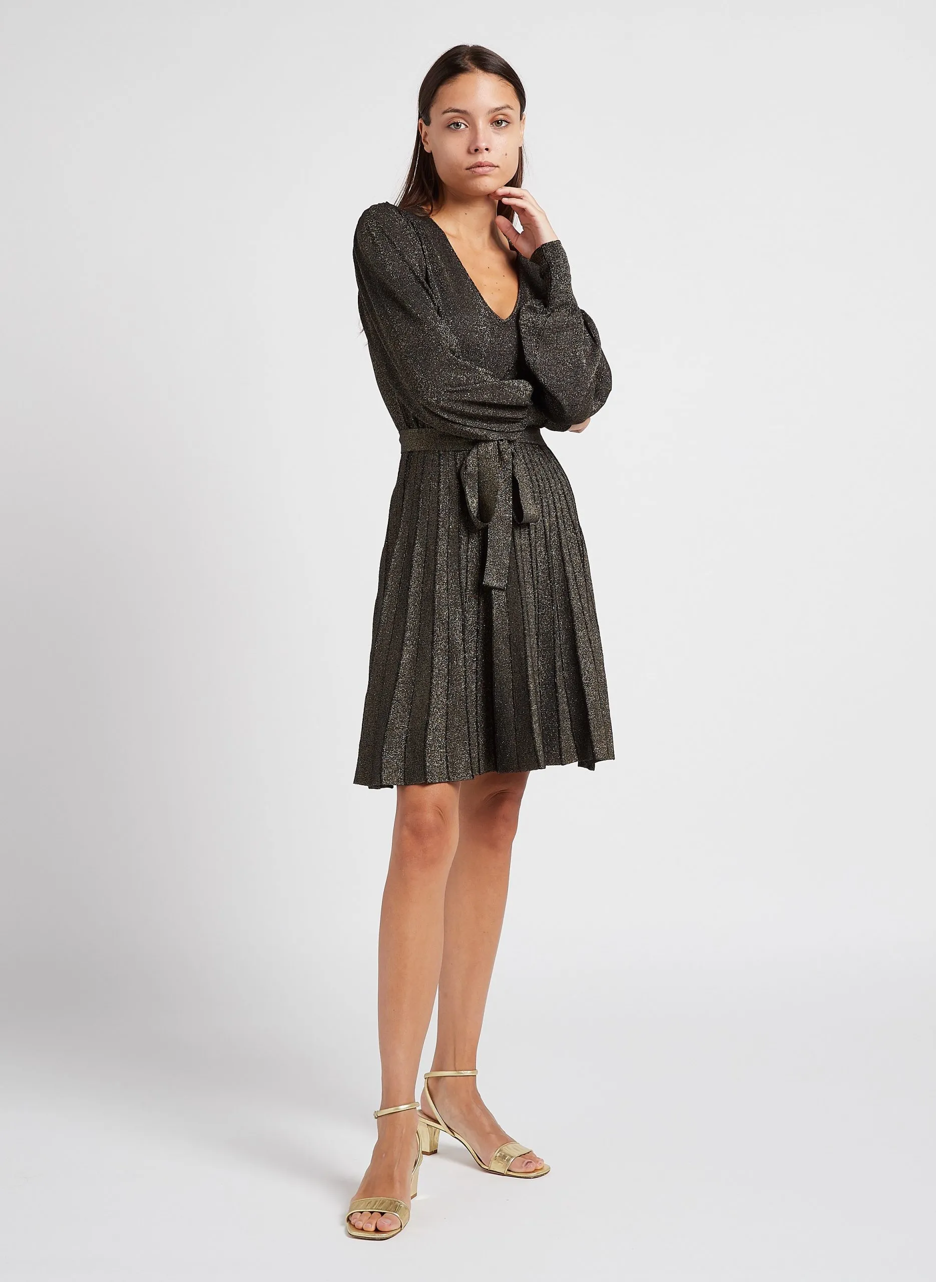 Robe courte ajustée encolure V Noir