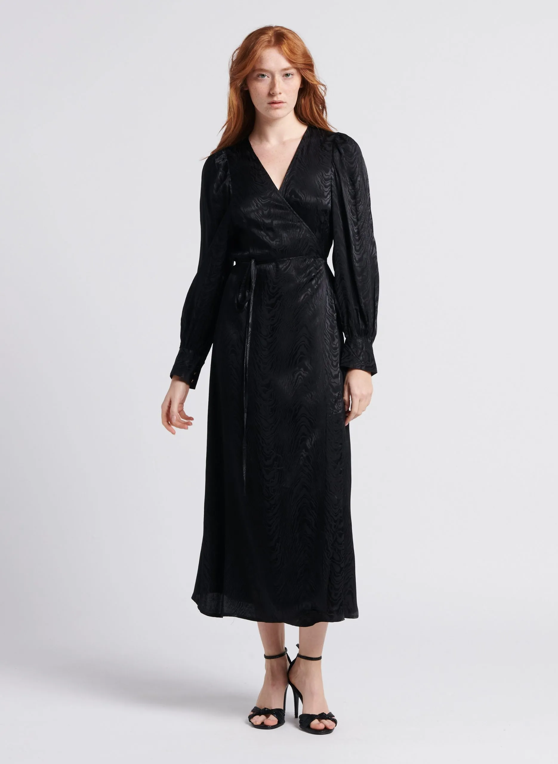 Robe longue portefeuille satinée Noir KALA