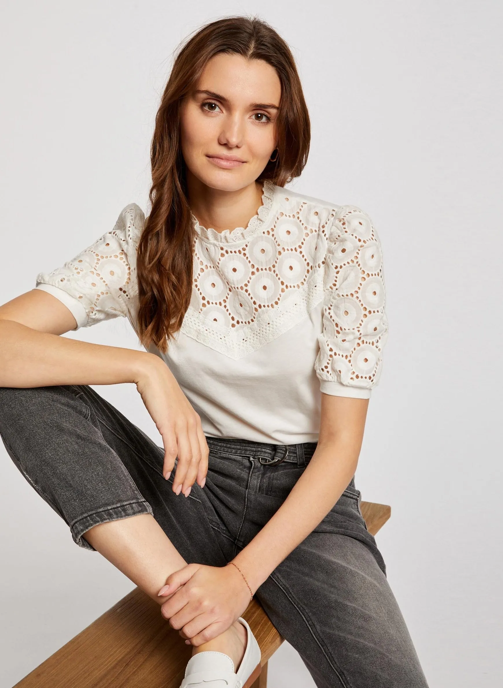 Top col montant brodé en coton Blanc 241-DULIE