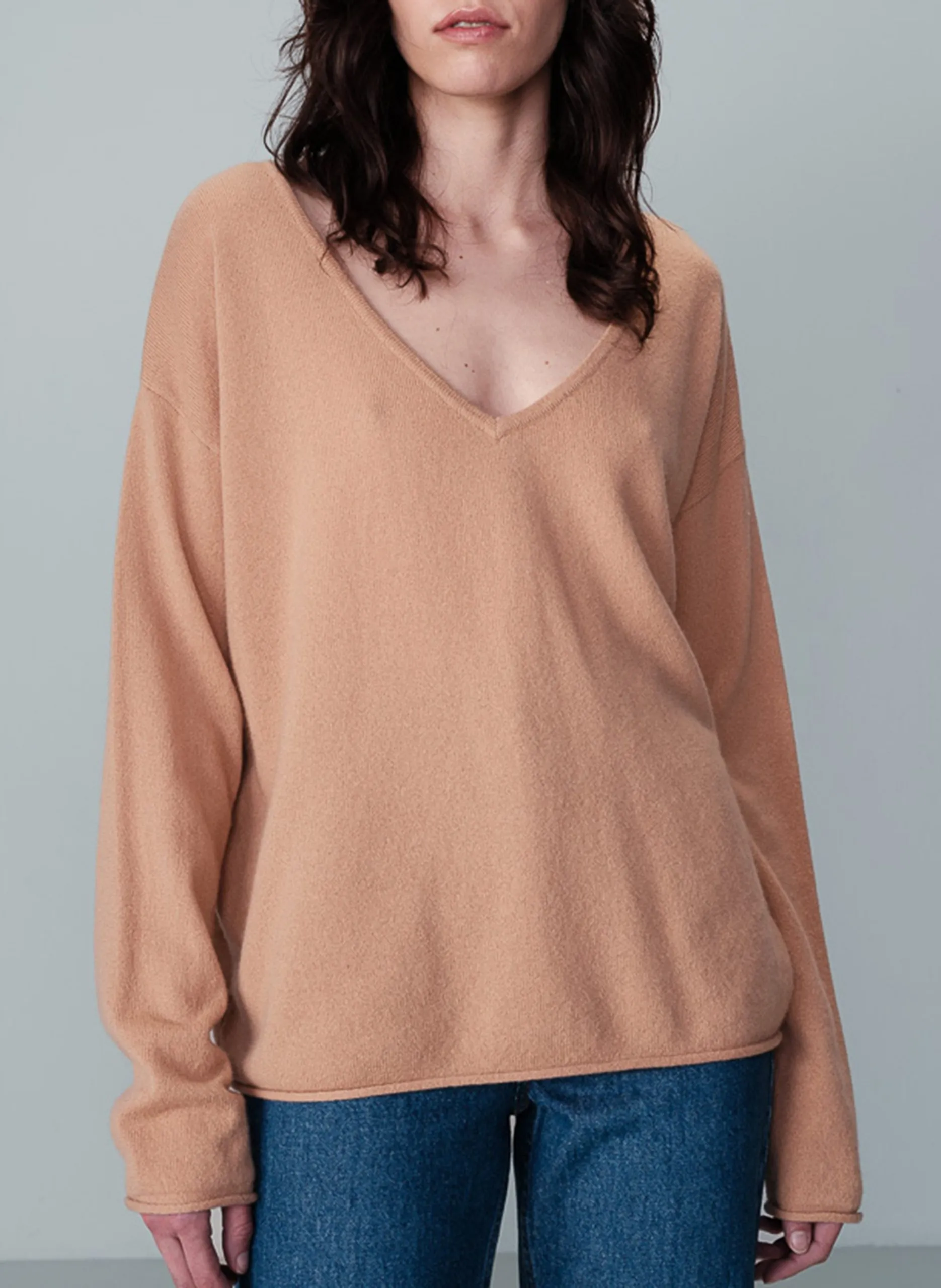 Pull col V ample en laine et cachemire mélangée Marron NAO