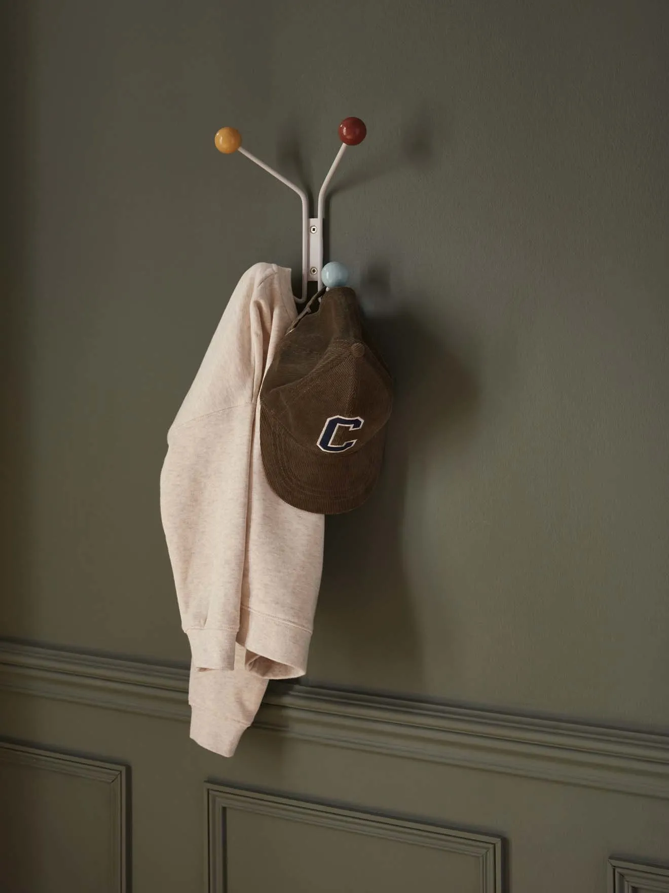 Patère alice 4 boules en métal et bois Jaune