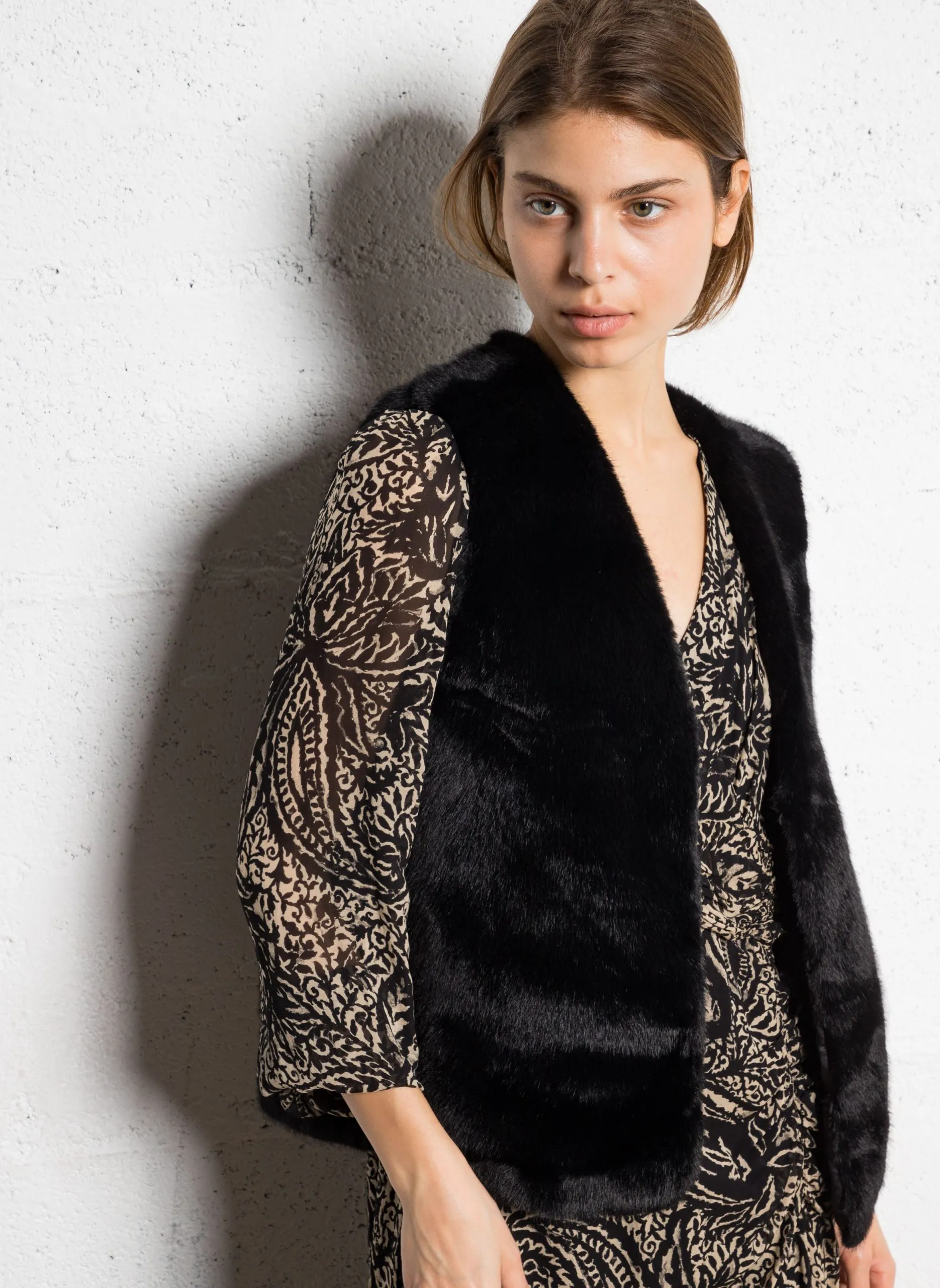 Veste col V effet fourrure Noir GUARANI