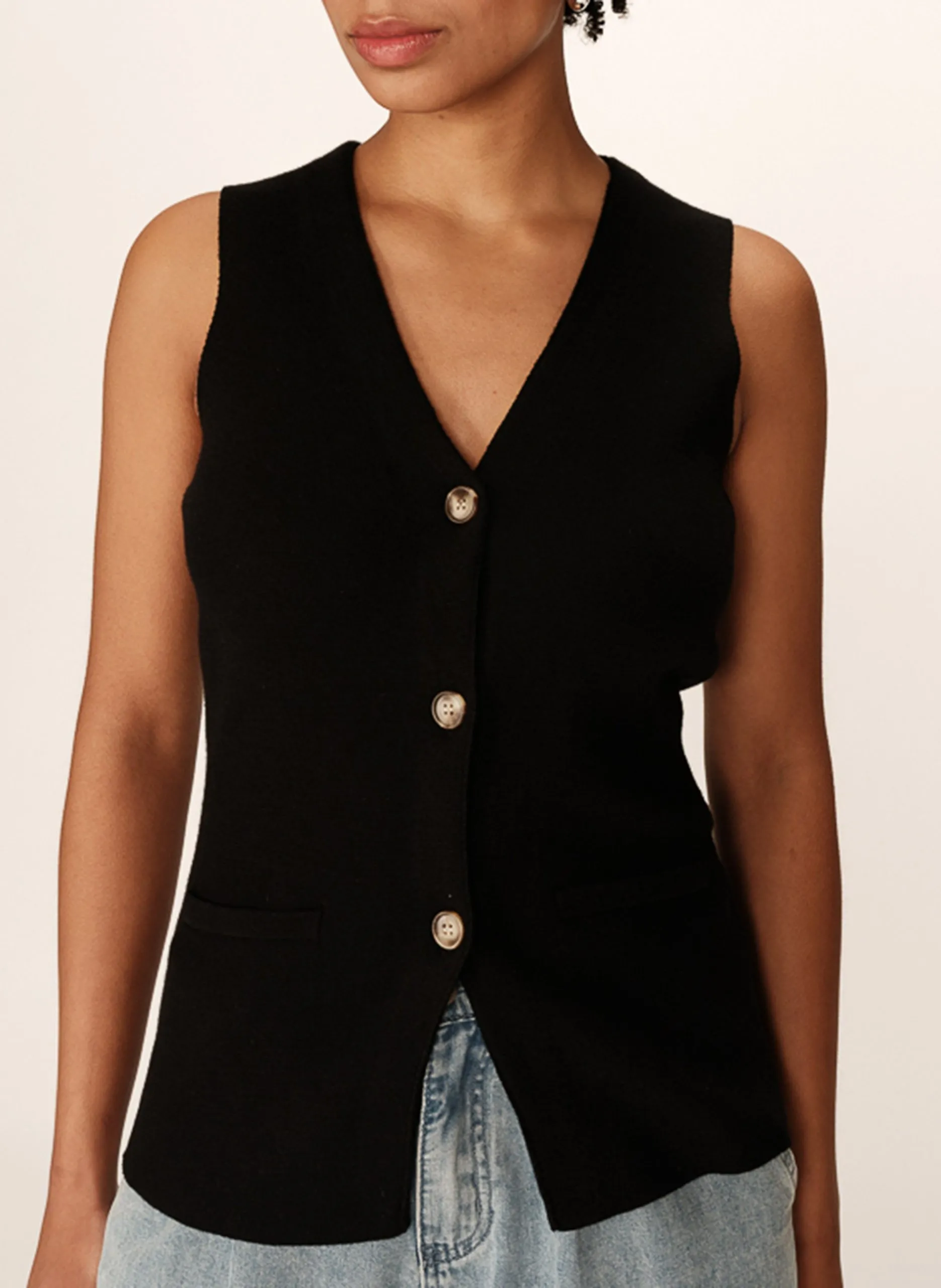 Gilet cintré col v en maille Noir PANAMA