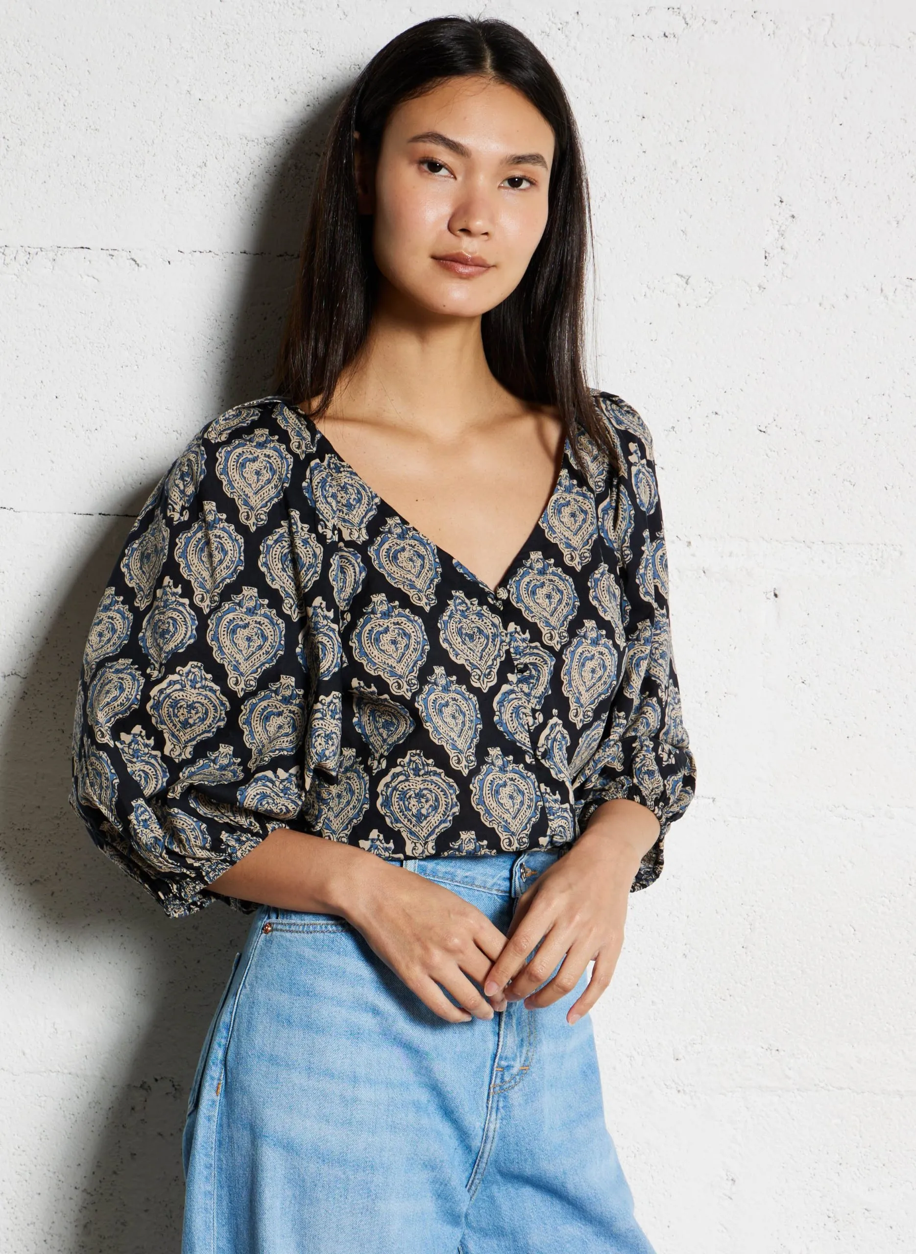 Blouse col v boutonnée à imprimé Noir SIRIUS