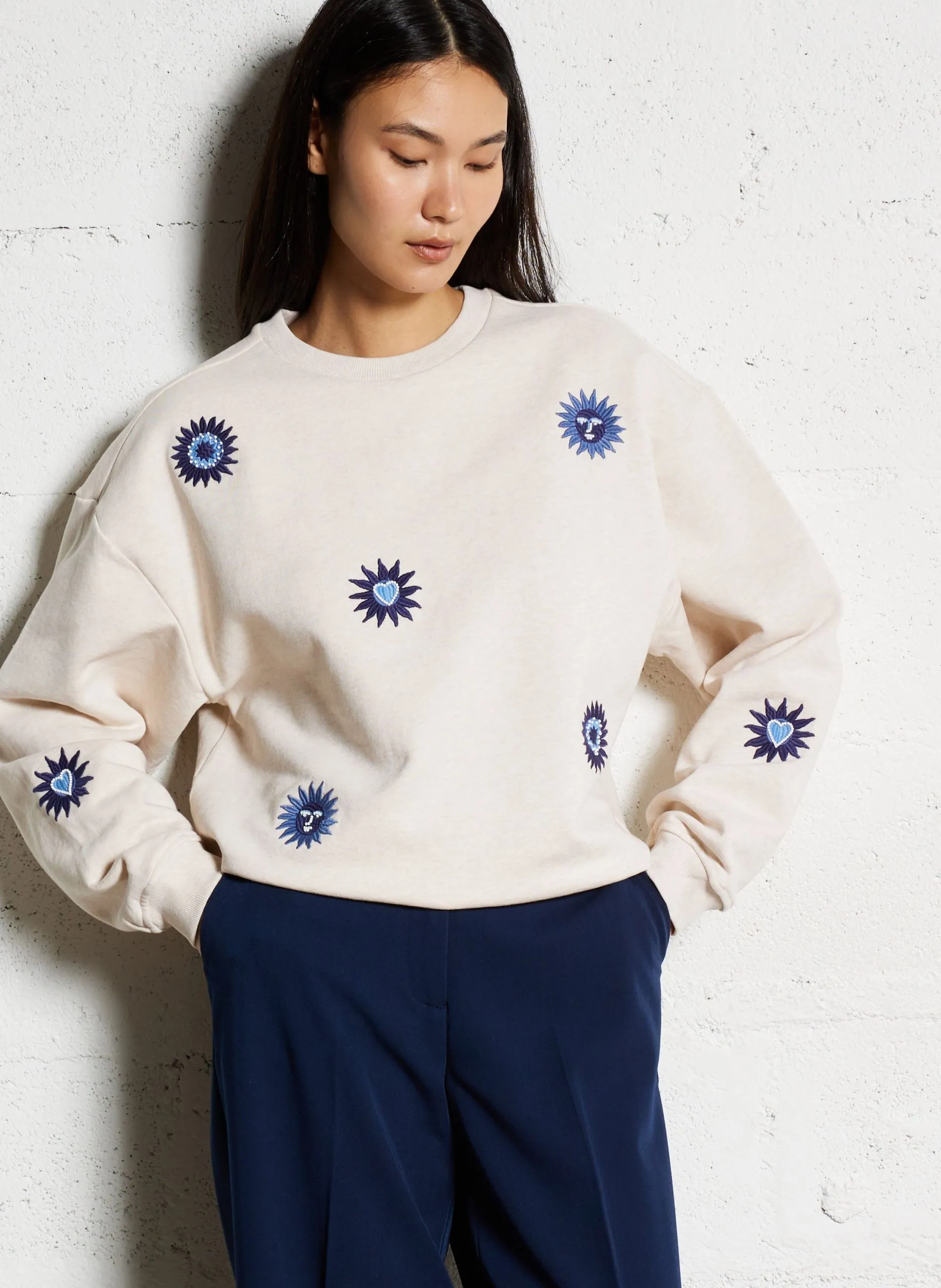 Sweat ample à broderies soleil Beige LUNA