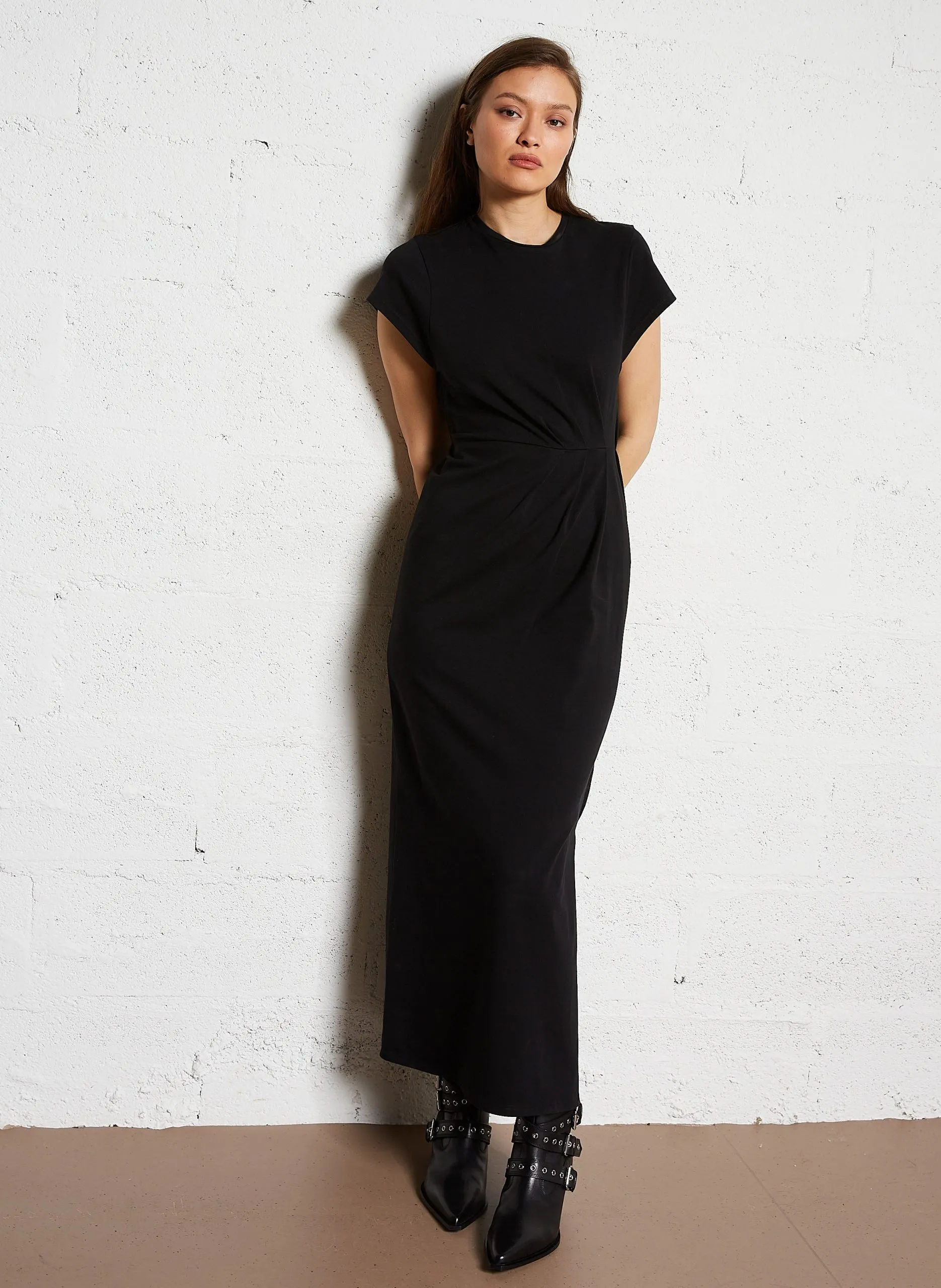 Robe longue ceinturée au dos Noir