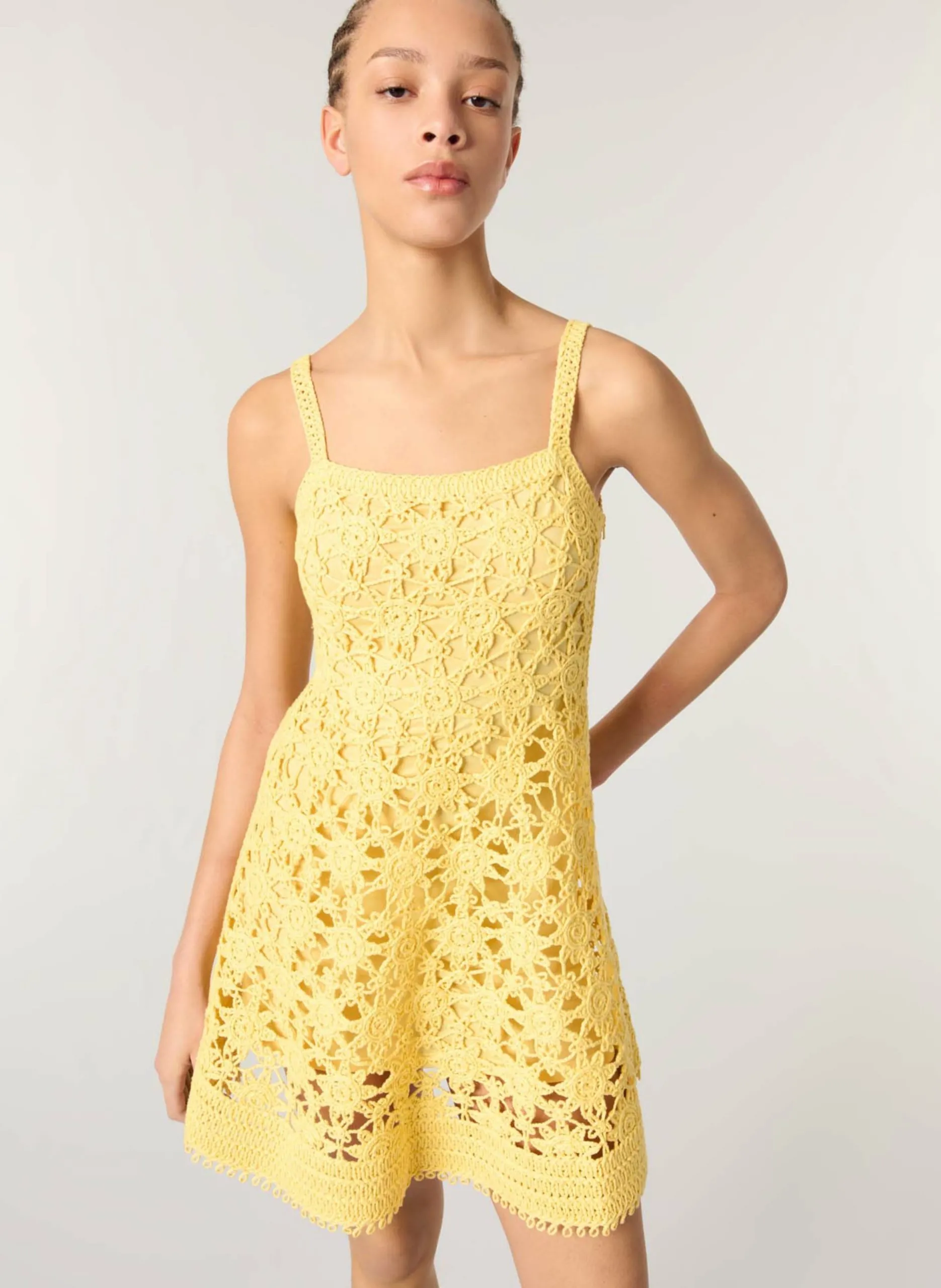 Robe courte crochet à bretelles Jaune