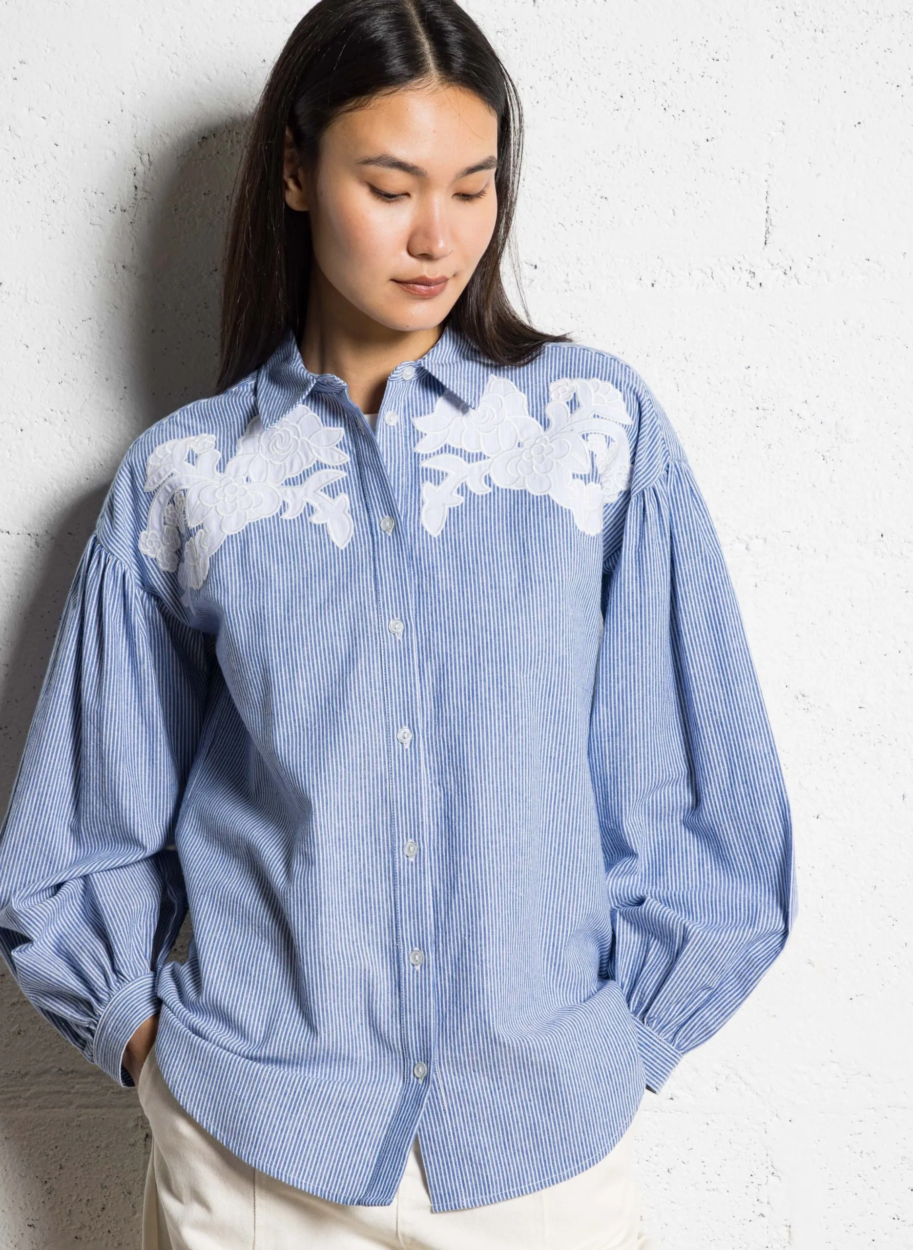 Chemise droite rayée à broderies Bleu CABINA