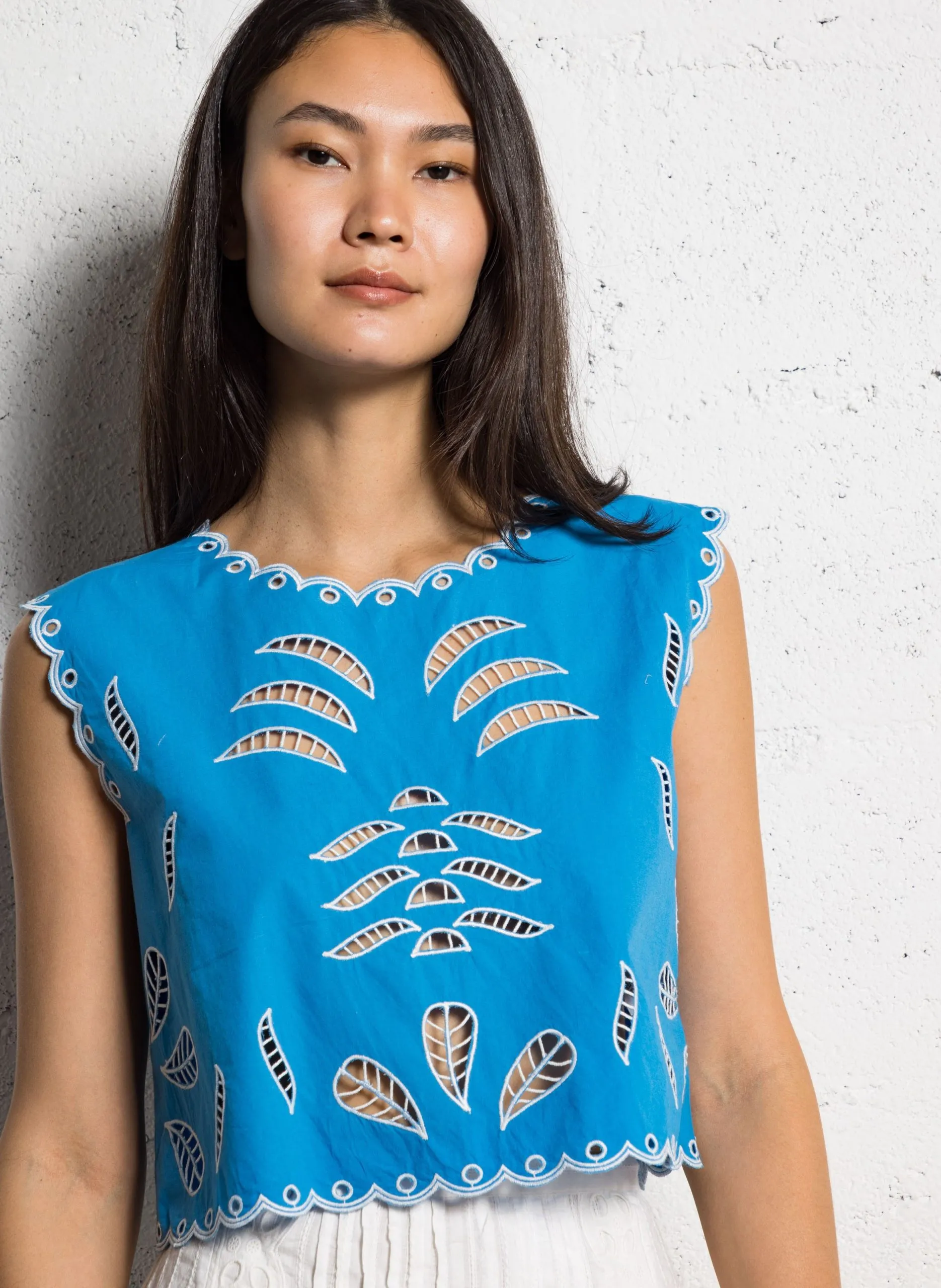 Top sans manches à broderies ajourées Bleu TIFAINE