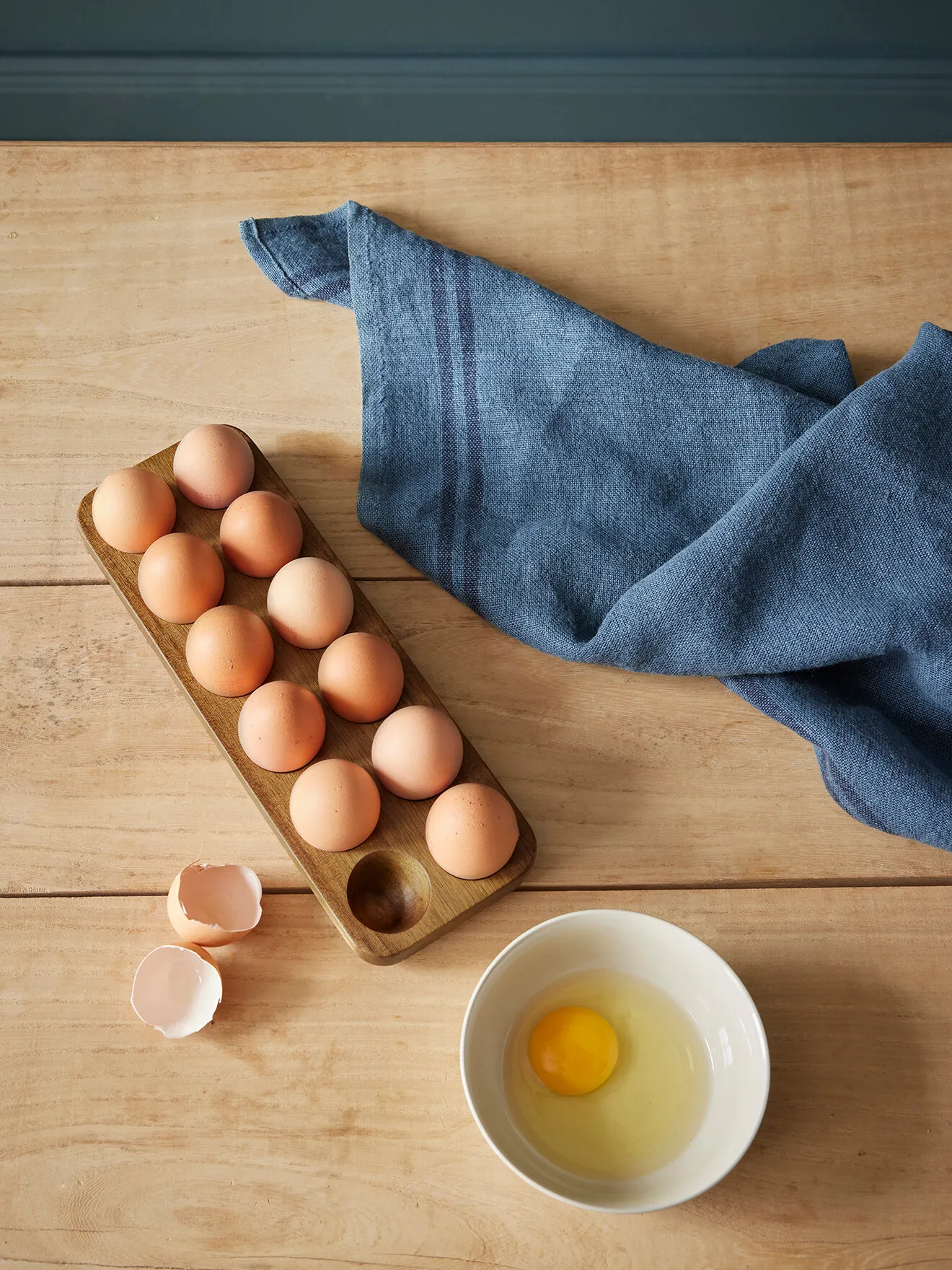 Support à oeufs en bois d'acacia Marron