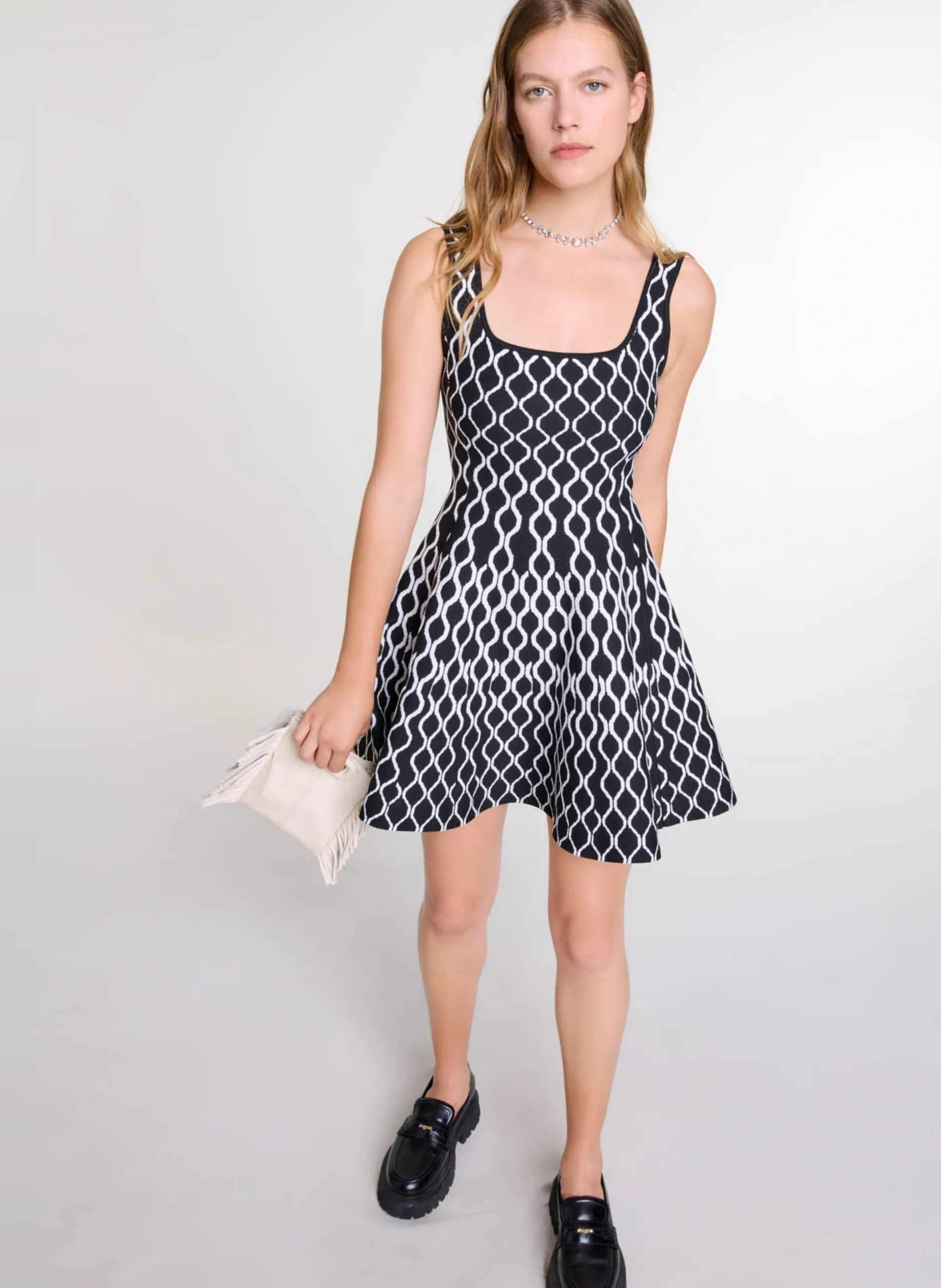 Robe courte cintrée col carré à imprimé graphique Noir