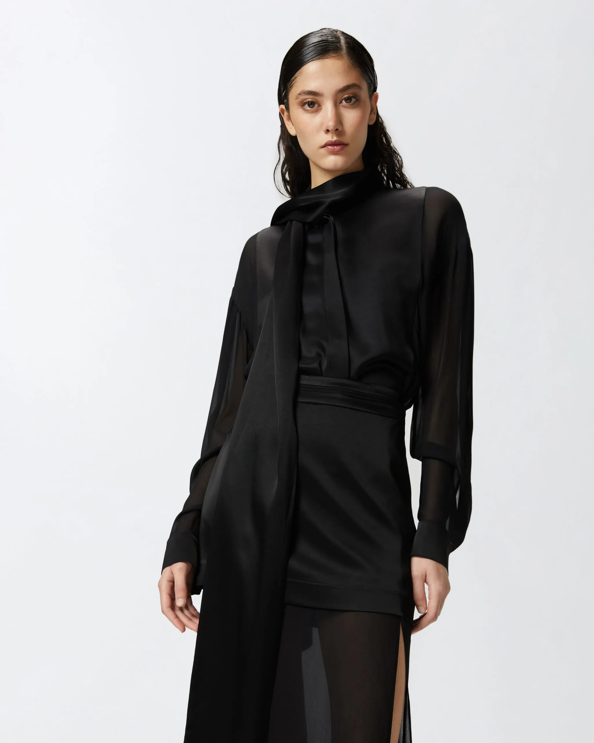 Chemise transparente élégante avec empiècement en satin Noir