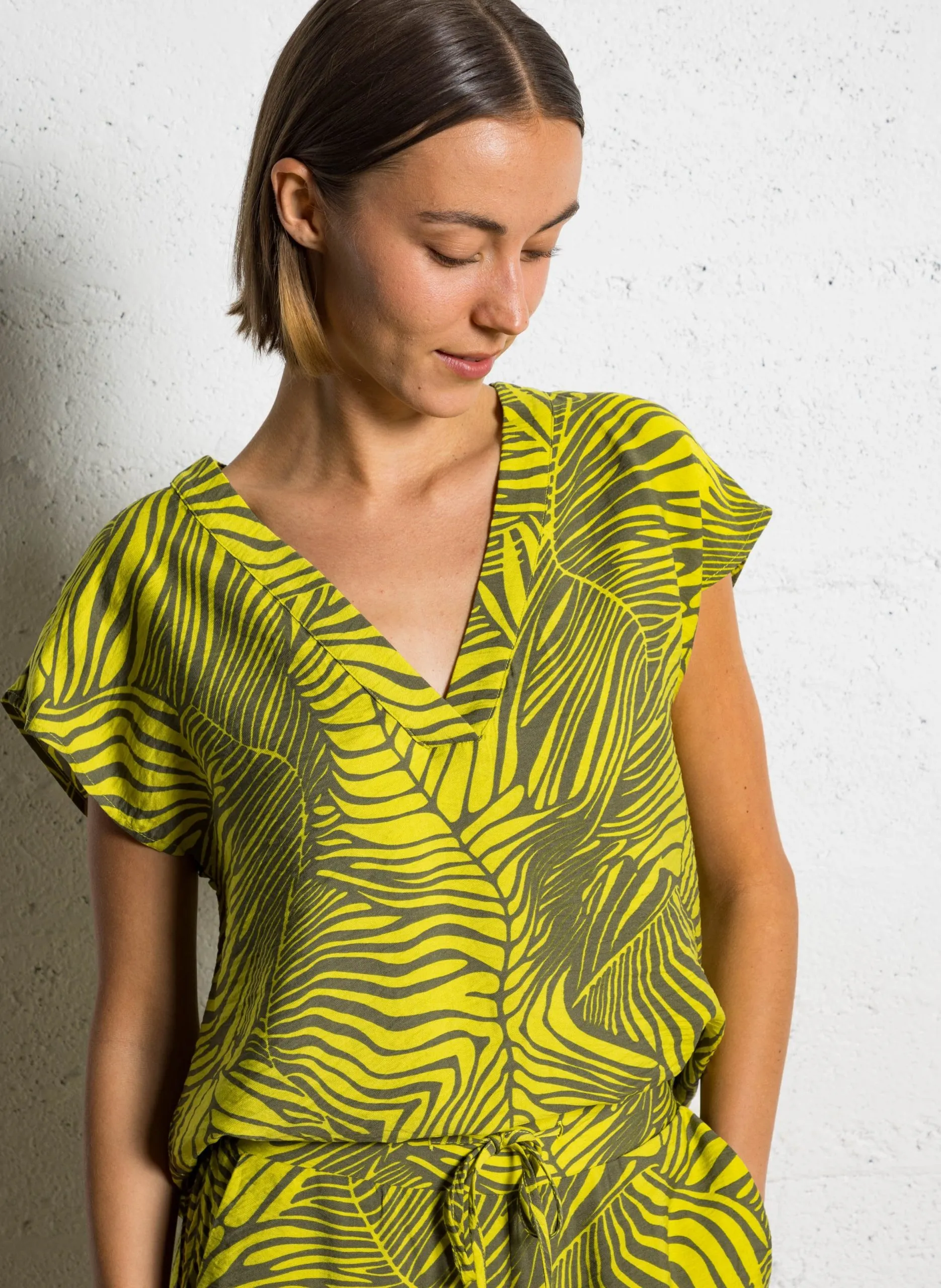 Tee-shirt col v à motifs Vert