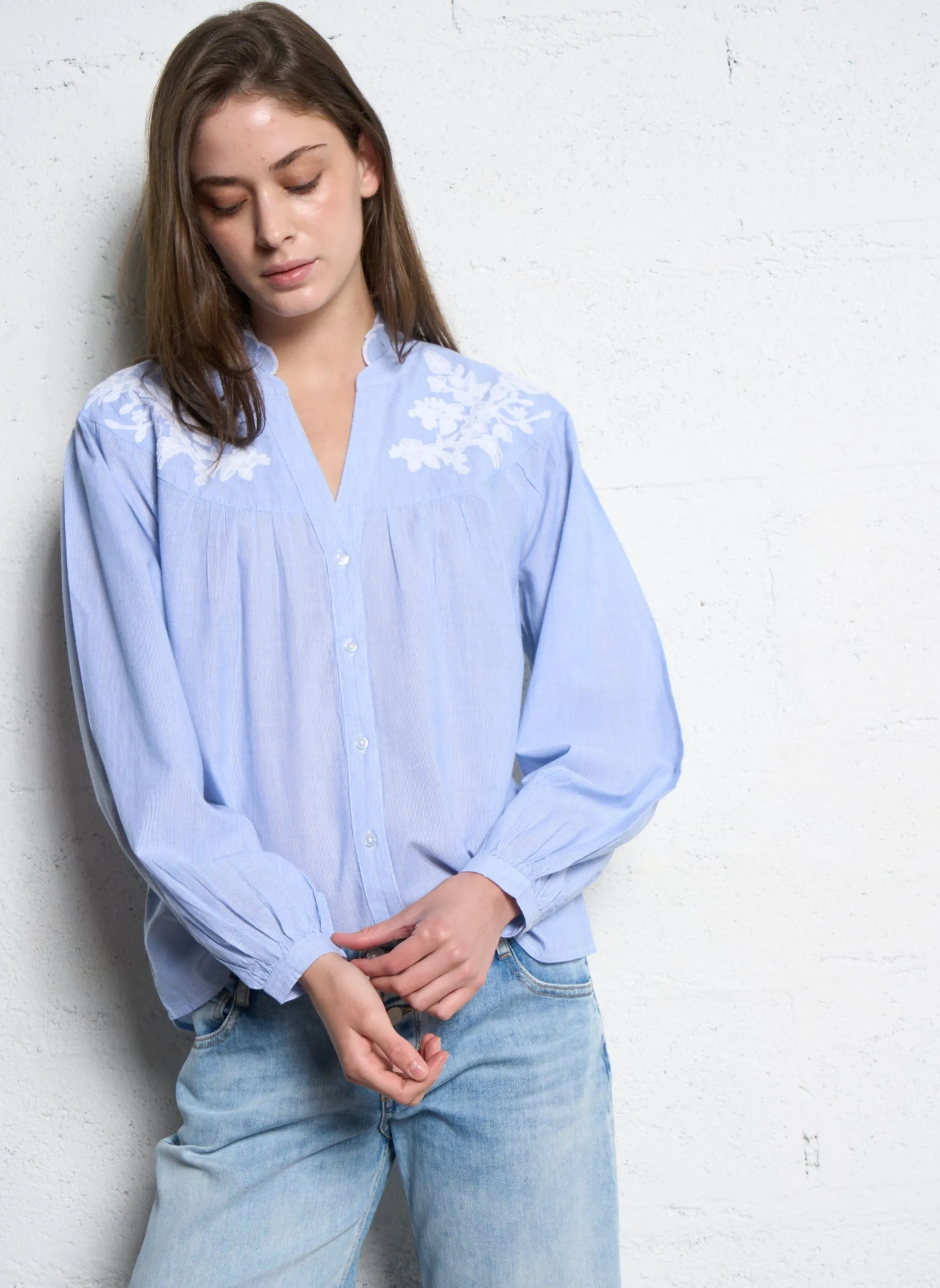 Blouse col v rayée à broderies Bleu PROVIDENCE