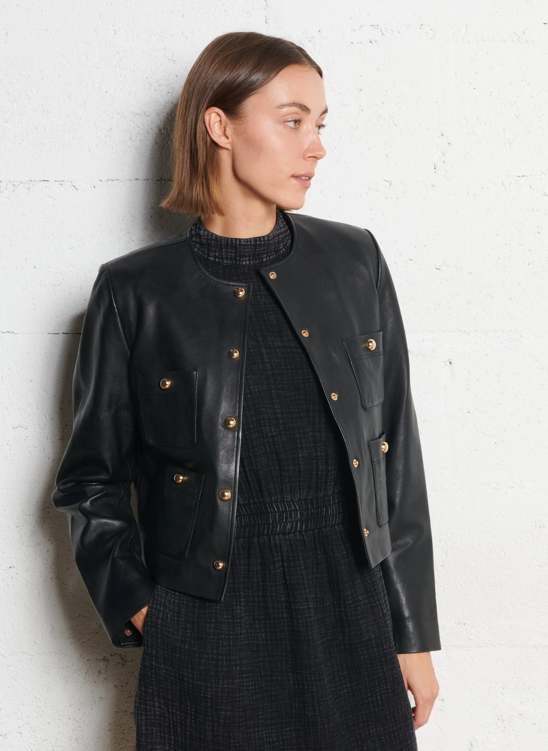 Veste droite col rond en cuir Noir