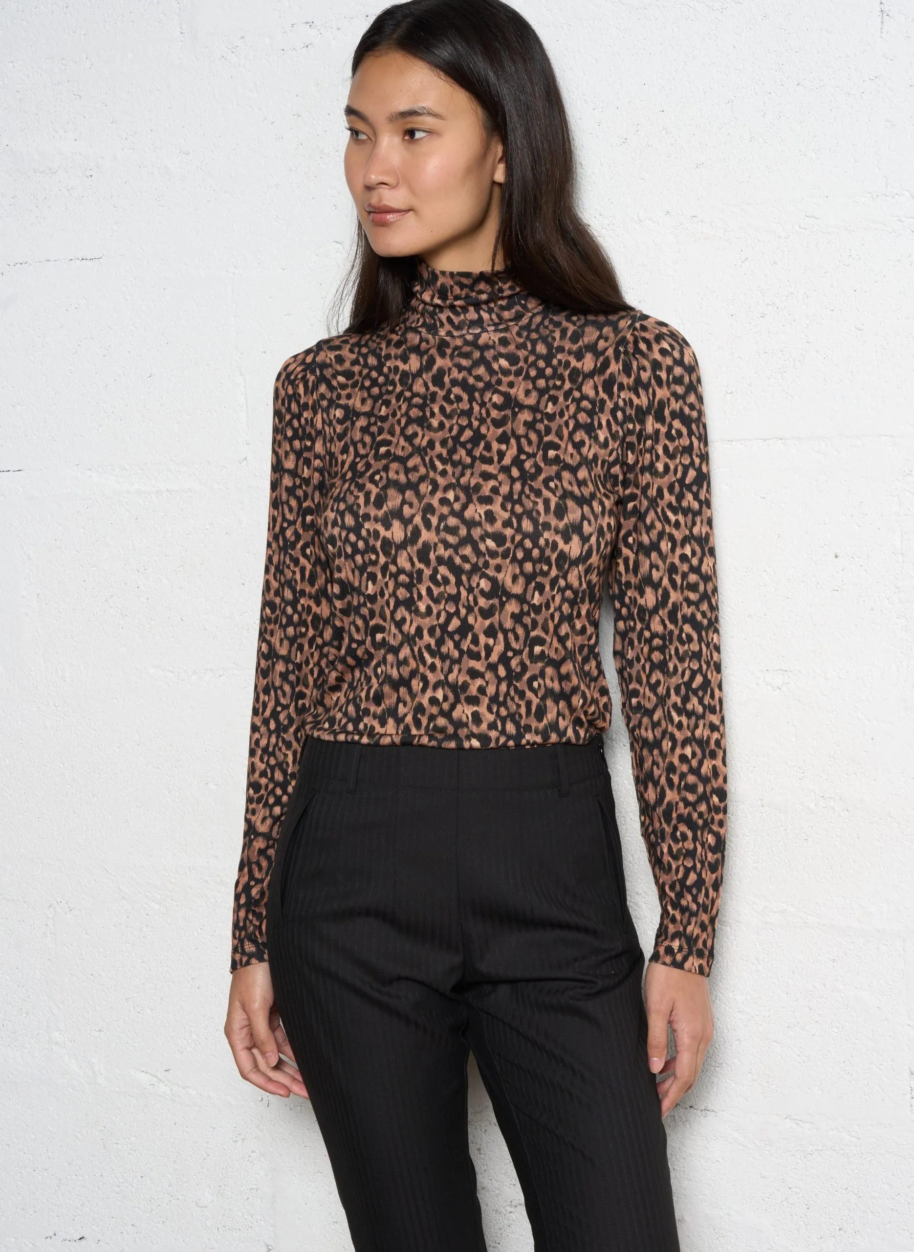 Tee-shirt col montant à imprimé léopard Noir