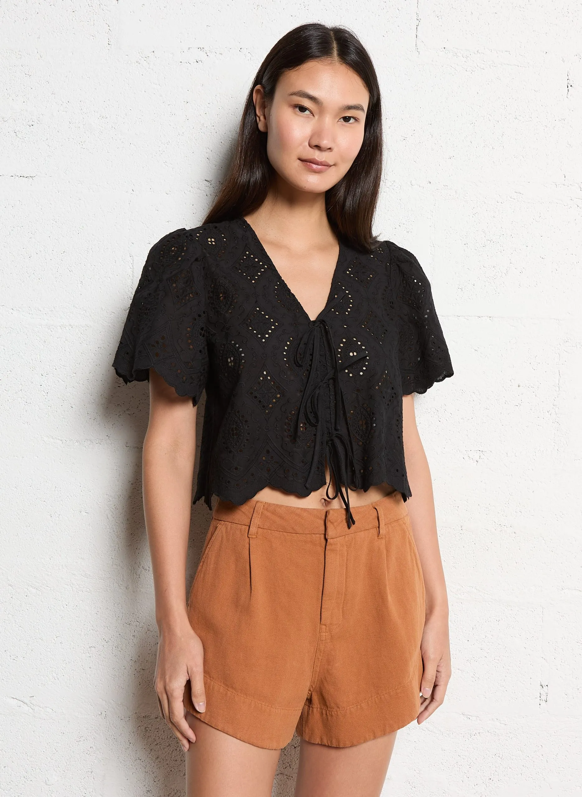 Top droit en coton brodé Noir