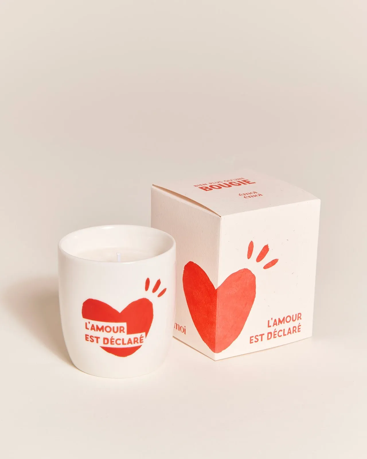 La bougie l'amour est déclaré Rouge