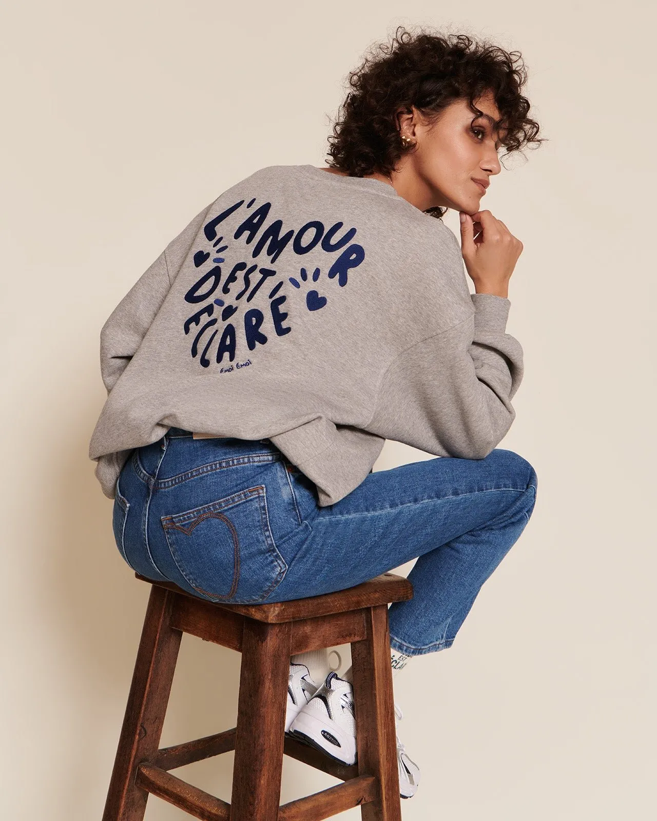 Le sweat l'amour est déclaré en coton bio Gris