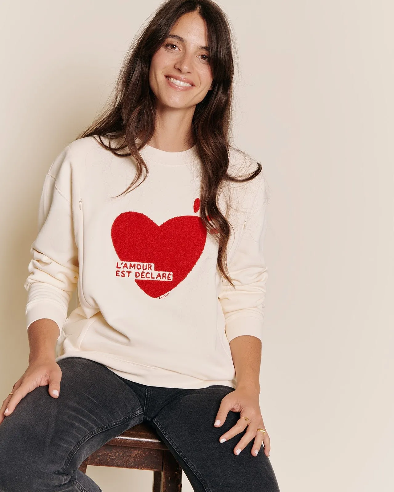 Le sweat d'allaitement l'amour est déclaré en coton bio Blanc
