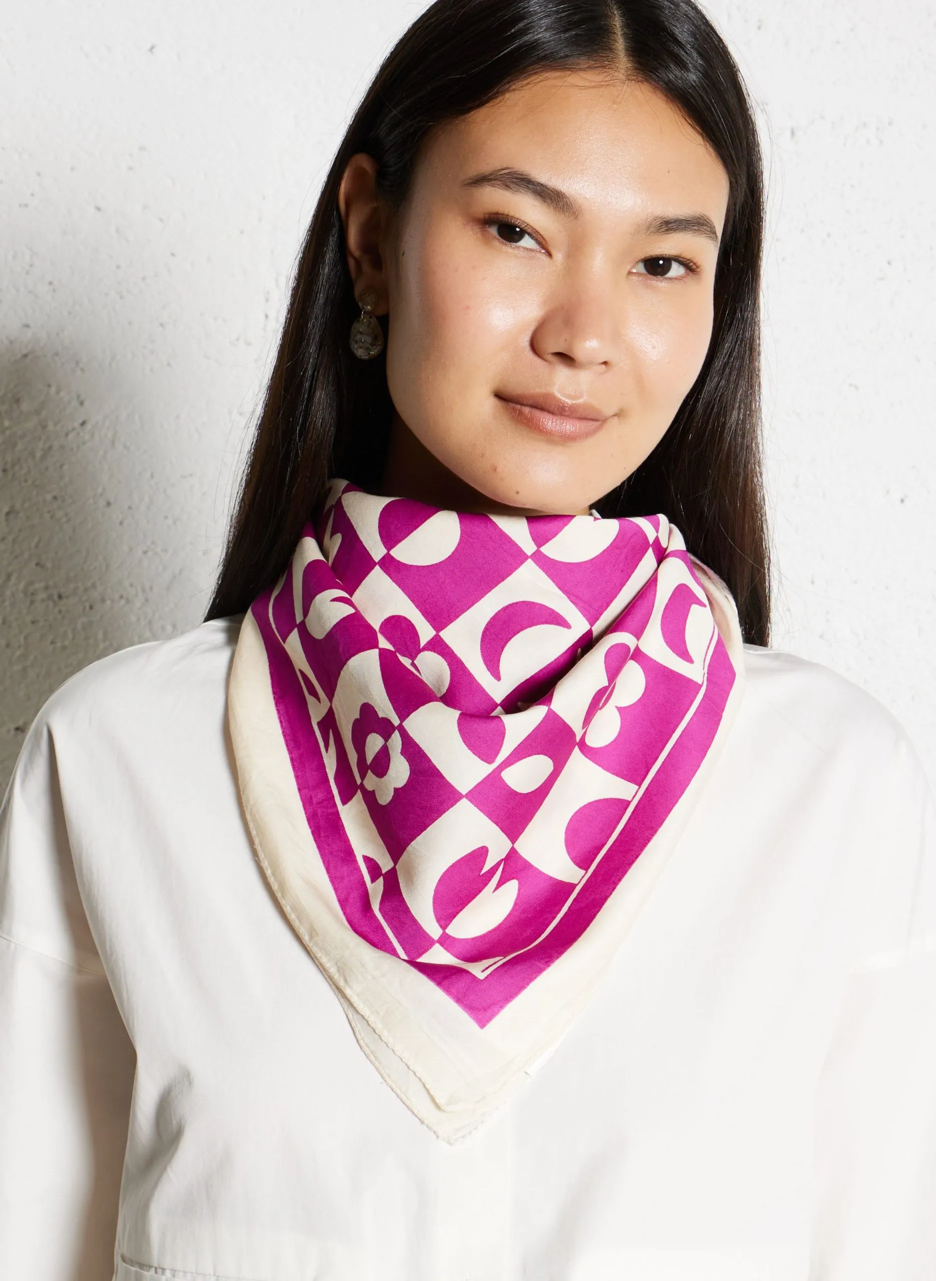 Foulard carré à motifs Rose PALIKA