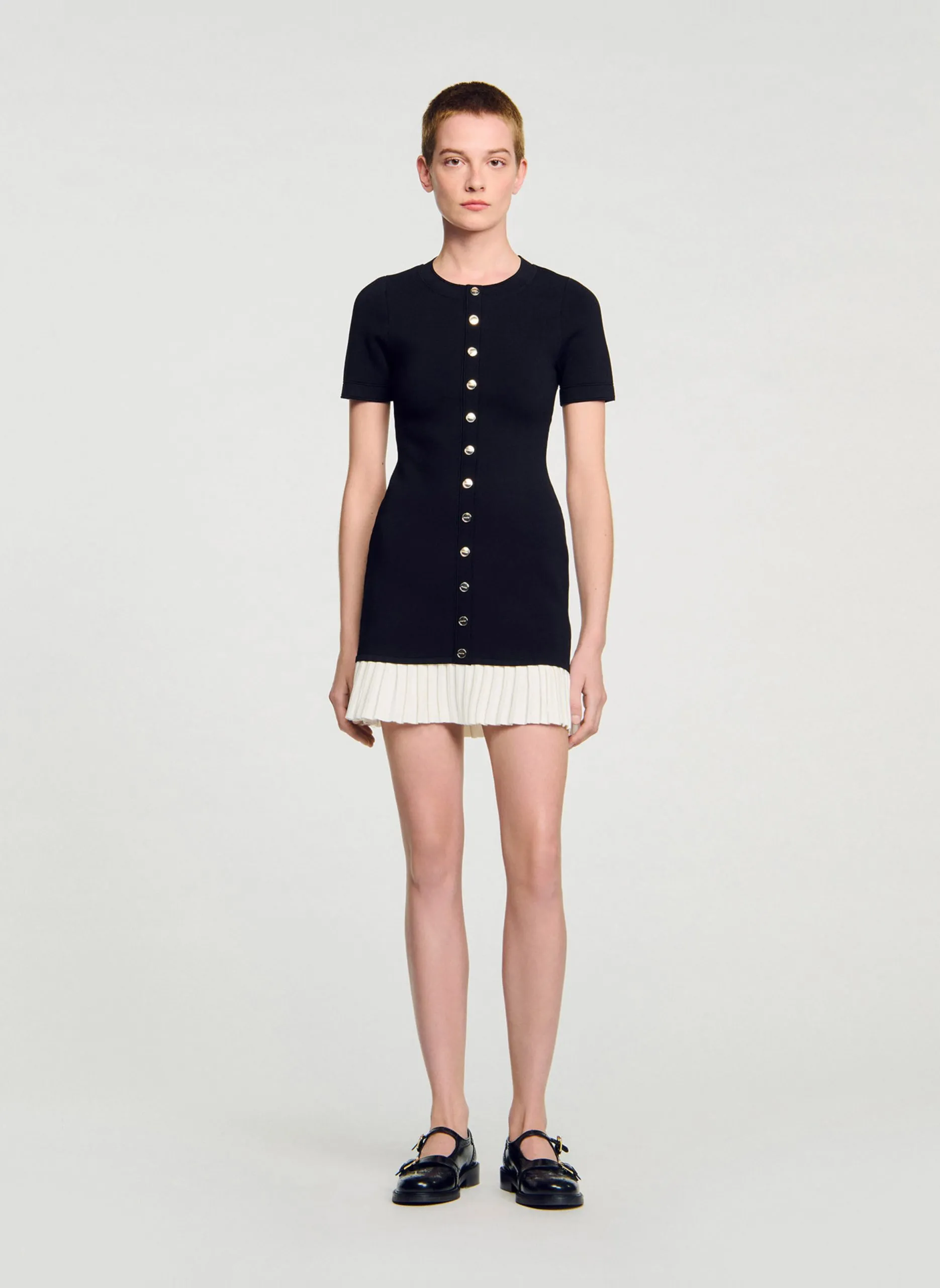 Robe courte en maille à volant Noir