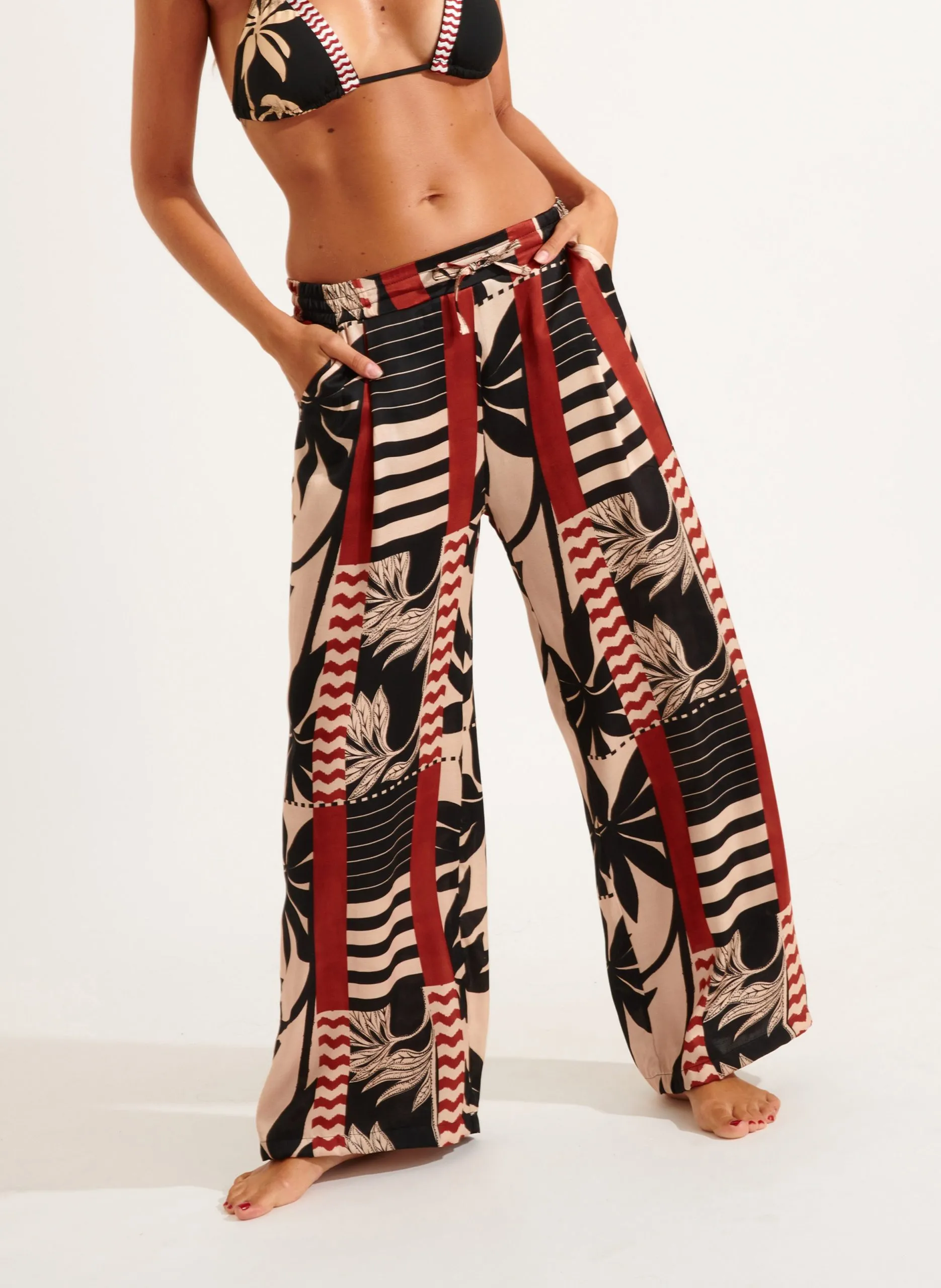 ALYA MESQUIDA Noir ALYA MESQUIDA