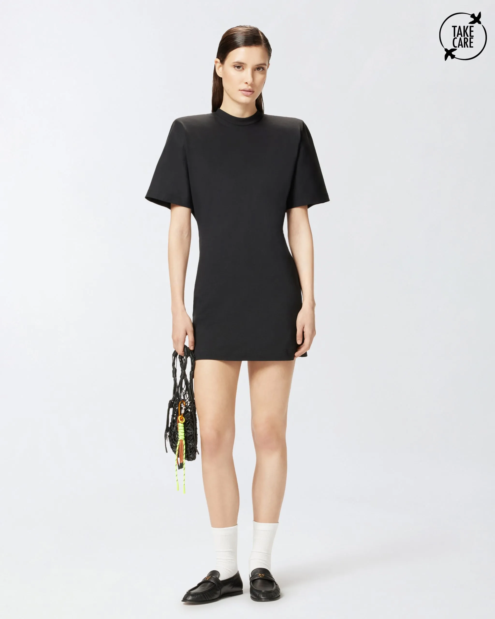 Mini robe avec épaules matelassées et ceinture Noir