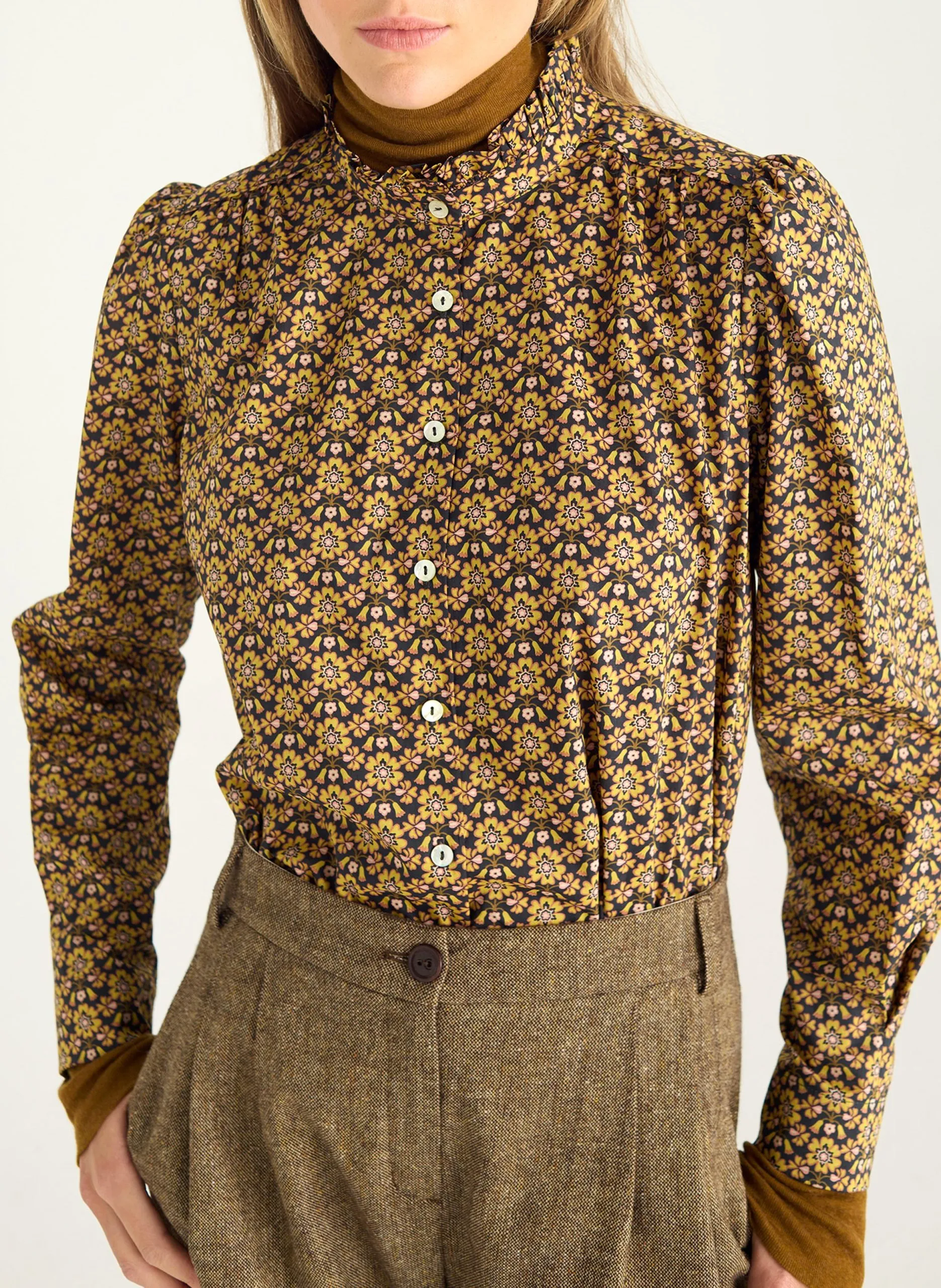 Chemise col montant imprimée Jaune