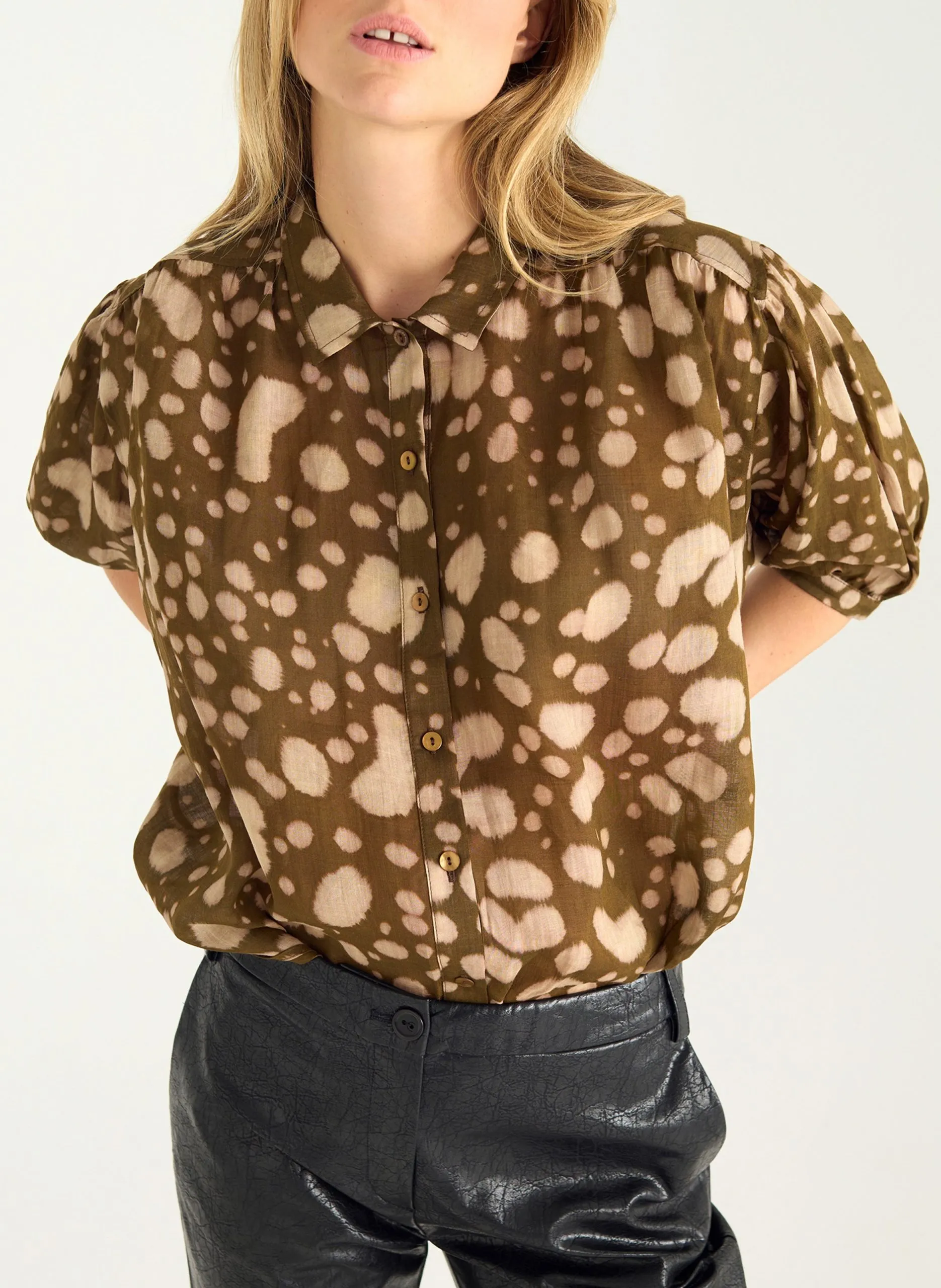 Blouse courte ample à motifs Marron