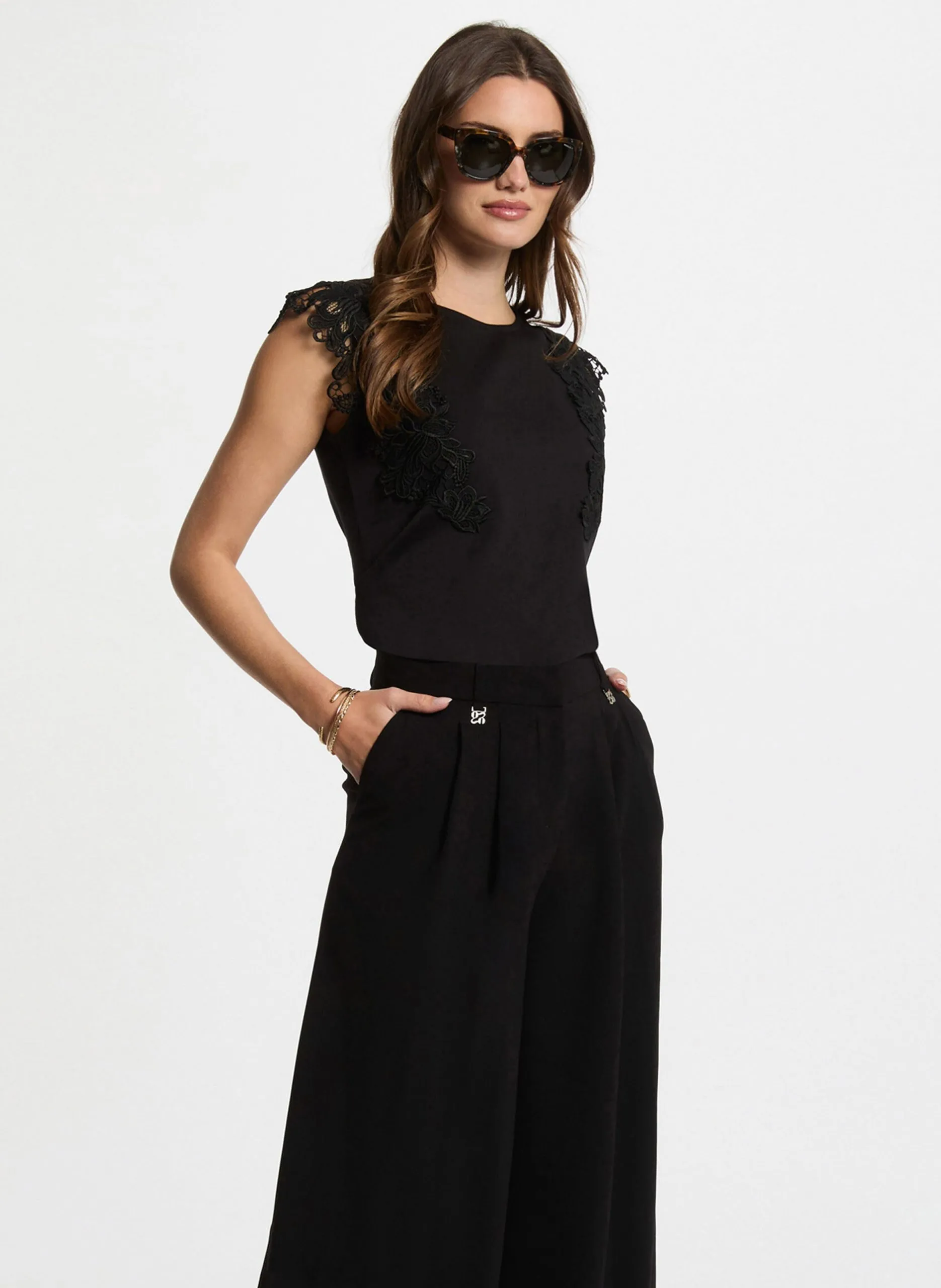 Tee-shirt sans manches à détail dentelle Noir 252-DFLOWER