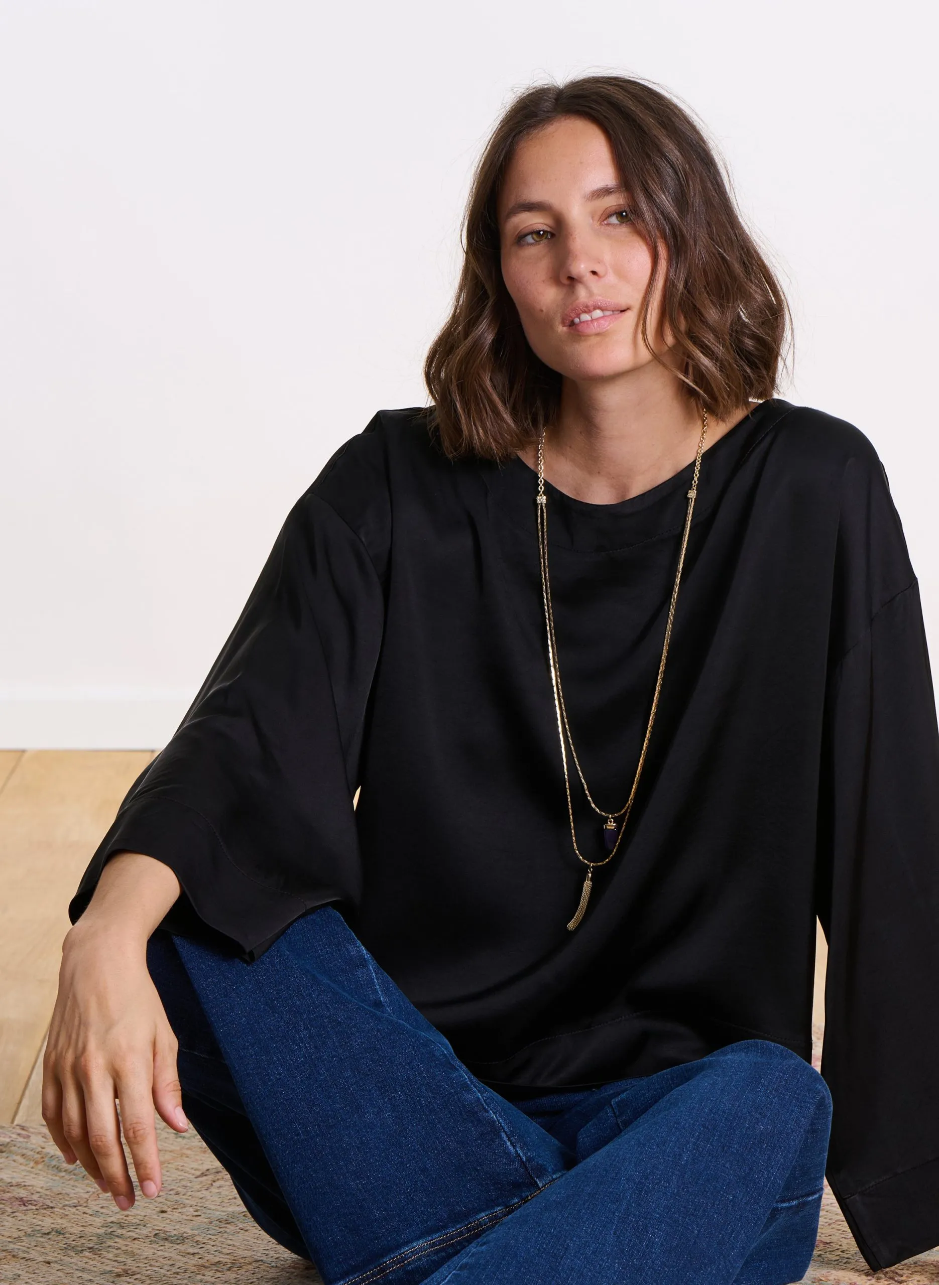 Top ample col bateau en satin Noir