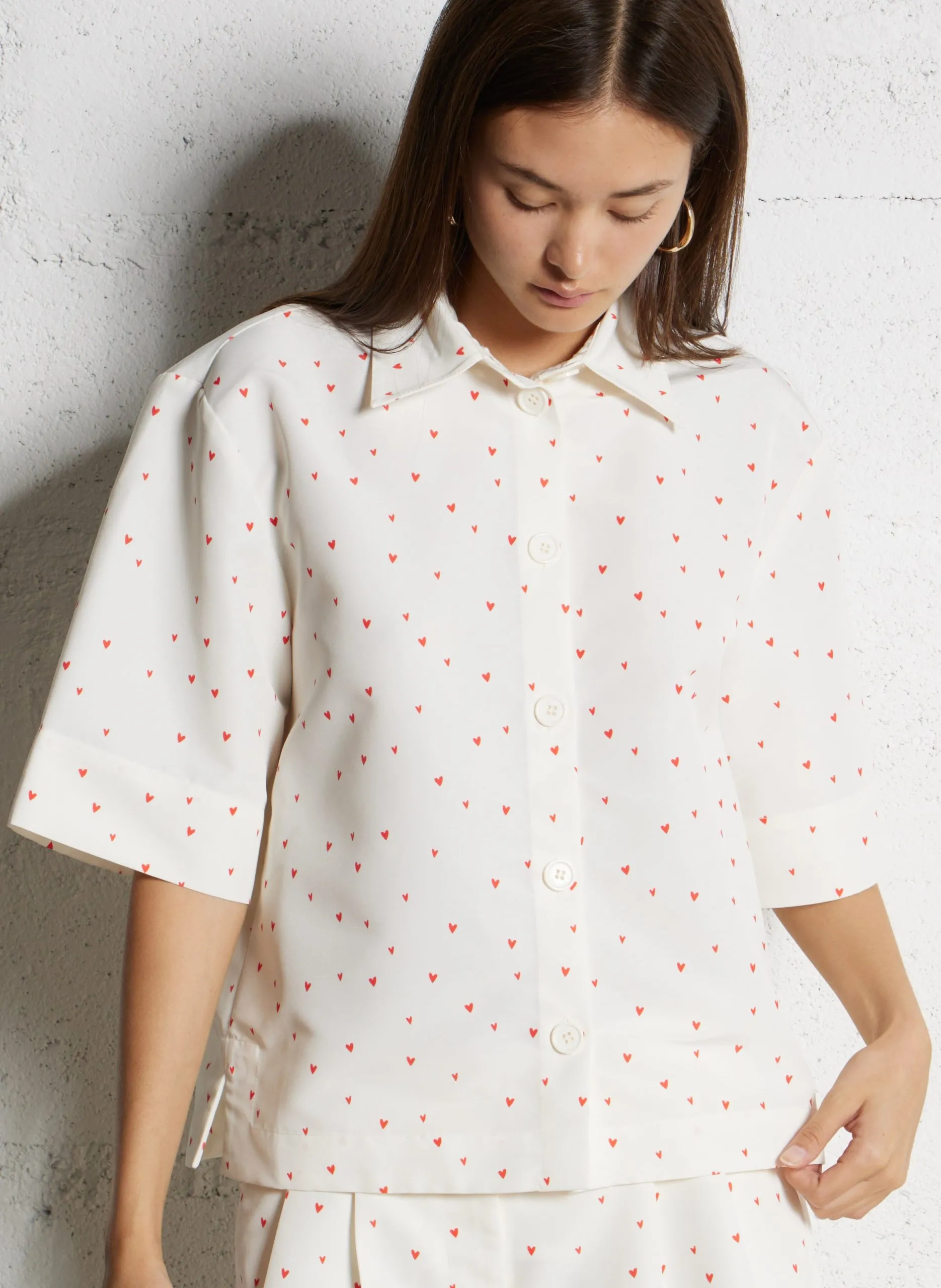 Chemise col classique imprimé cœurs Blanc