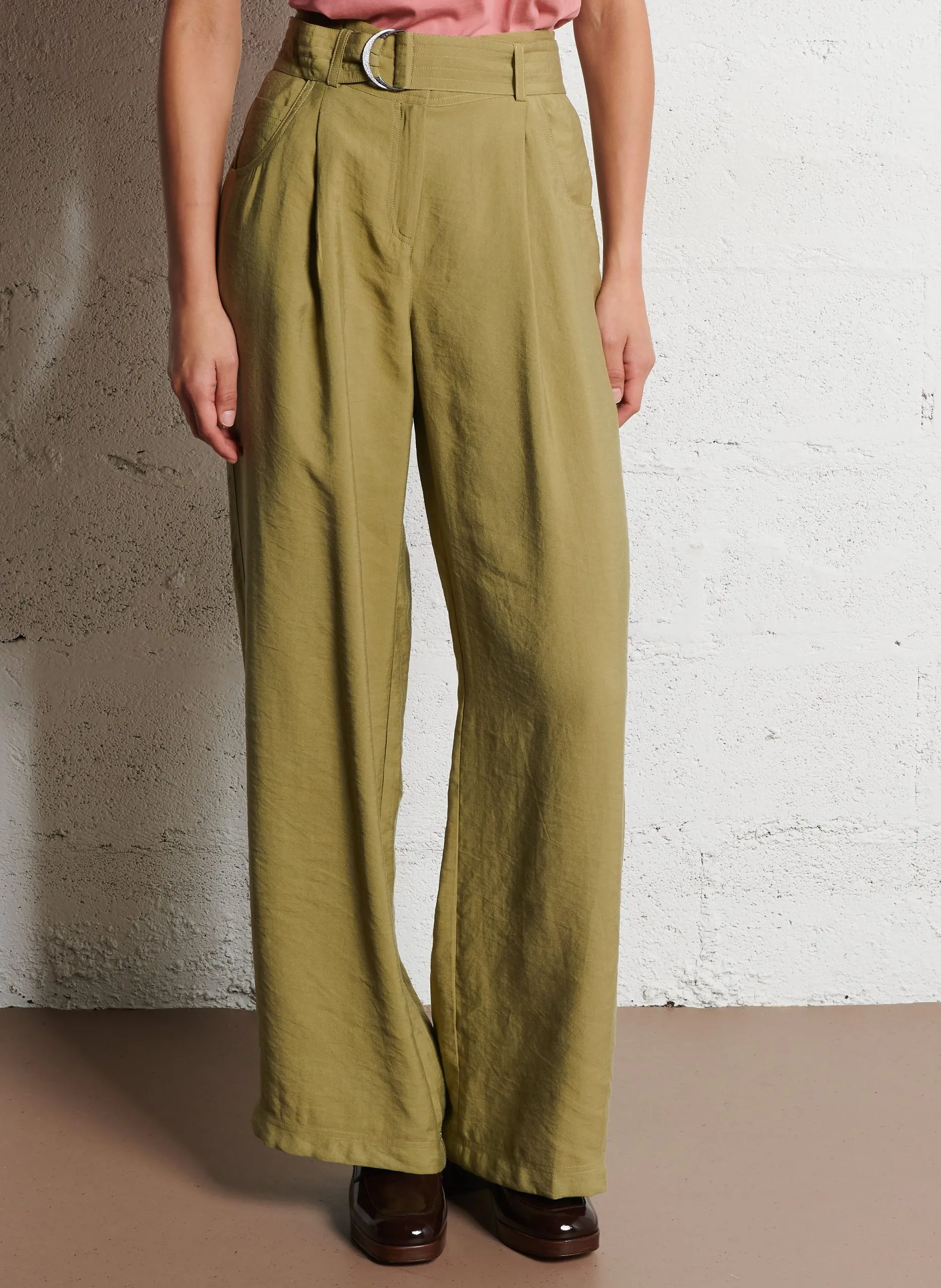 Pantalon fluide taille haute ceinturé Kaki DOLA