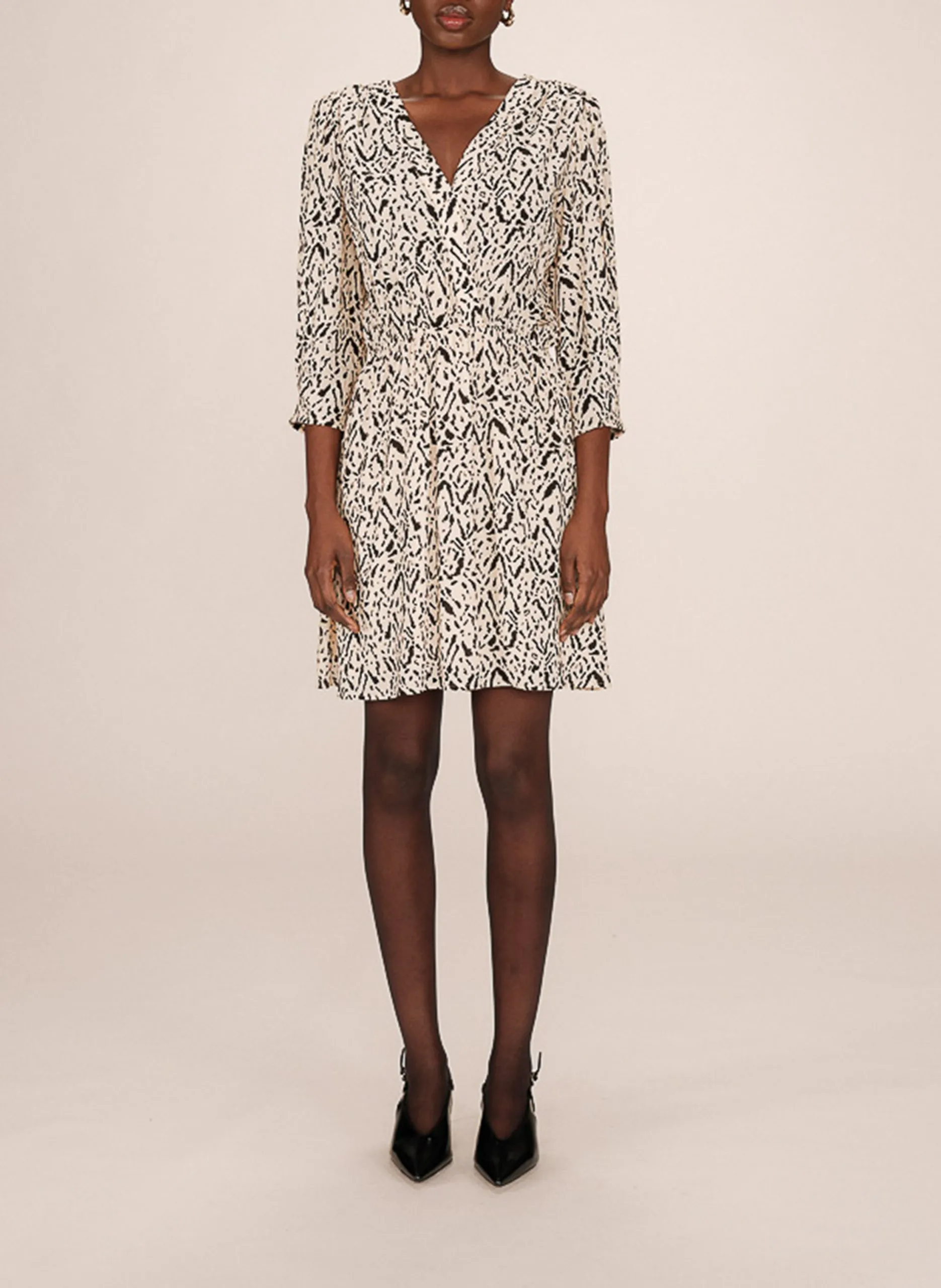 Robe courte col V imprimée Beige SUZIE