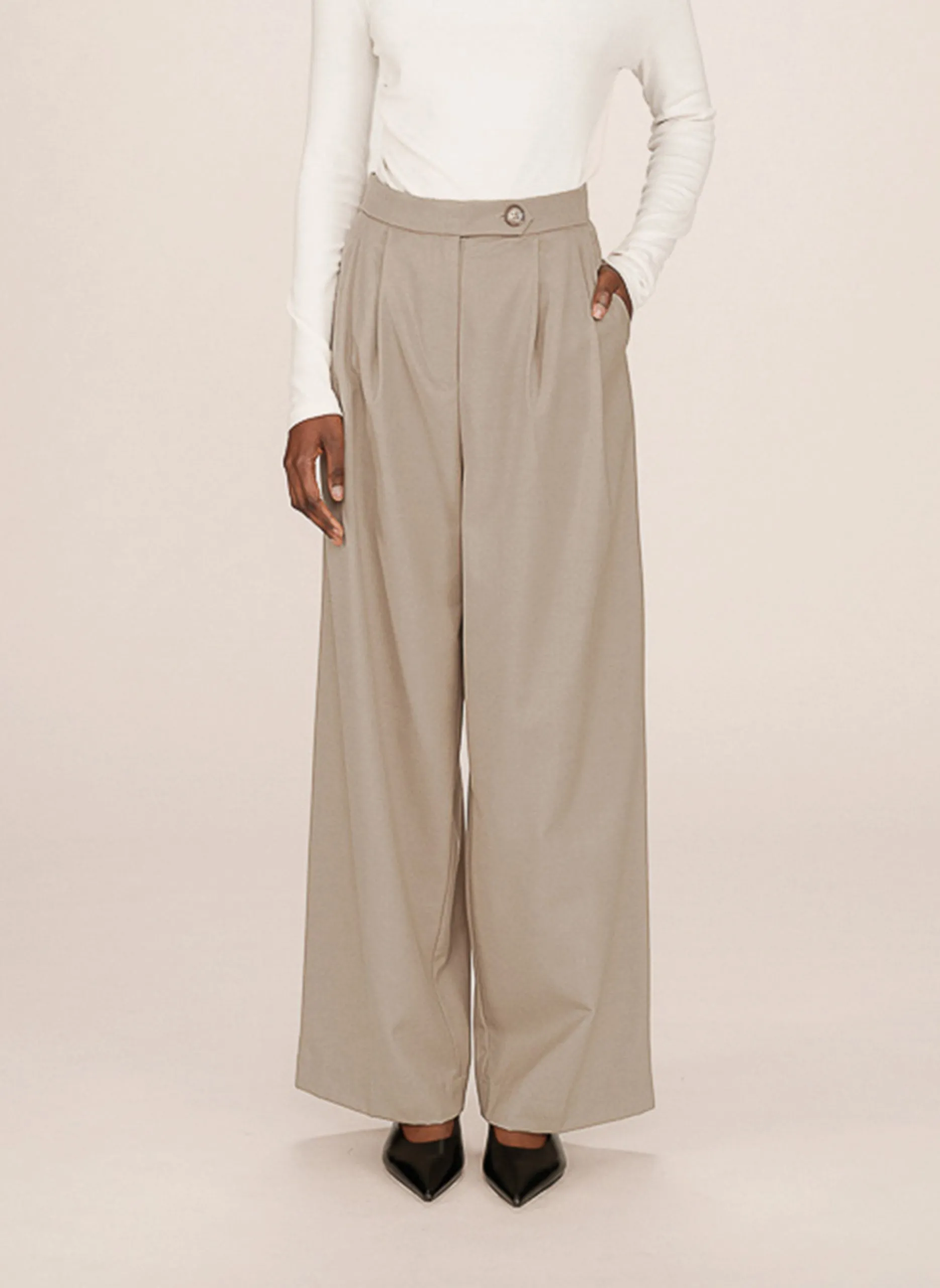 Pantalon de tailleur large à plis Beige STROKES