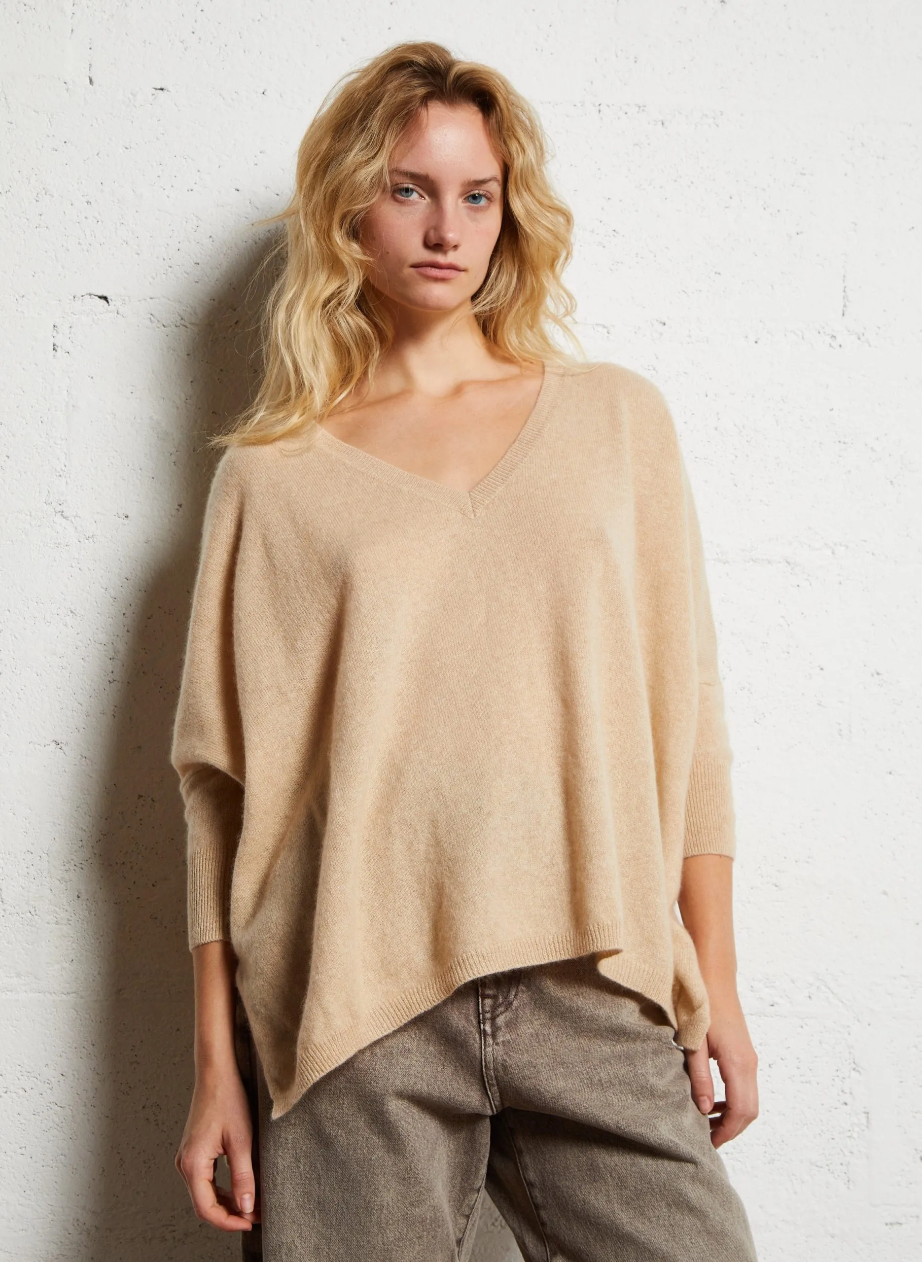 Pull col V oversize en cachemire Beige MINIE