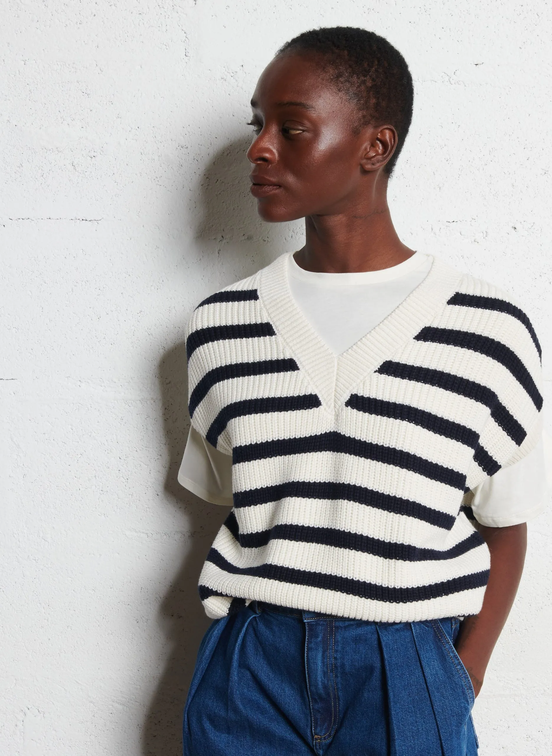 Pull sans manches col V rayé en coton et laine Blanc MARELO