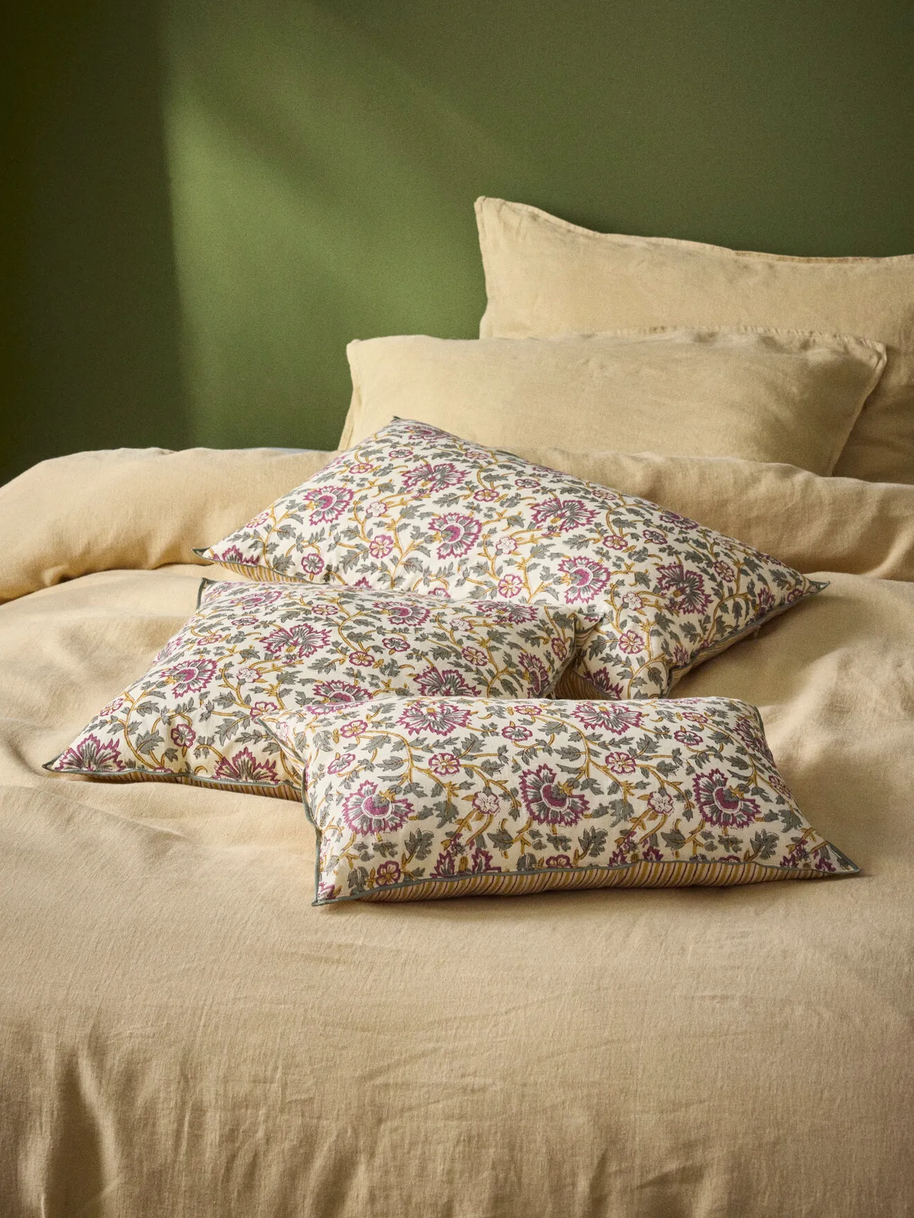 Housse de coussin fleuri indien Beige
