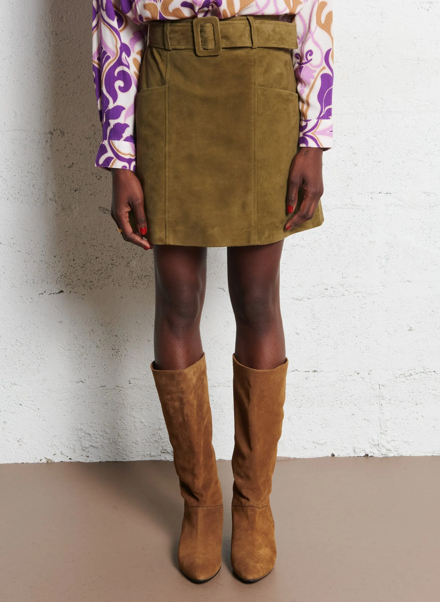 Jupe courte droite en cuir velours Vert FAUSTINE